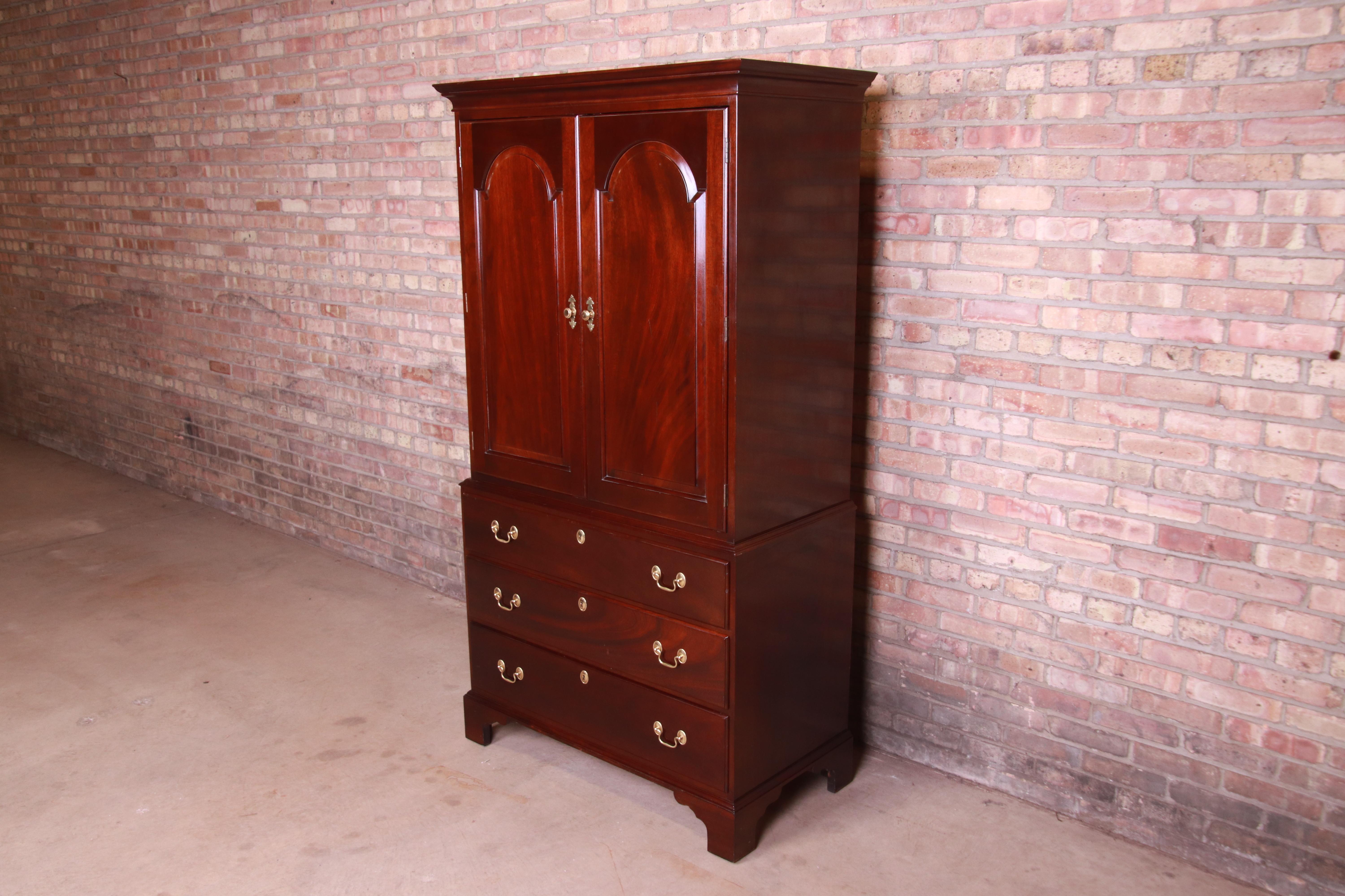 Stickley Chippendale Mahogany Gentleman's Chest In Good Condition In South Bend, IN