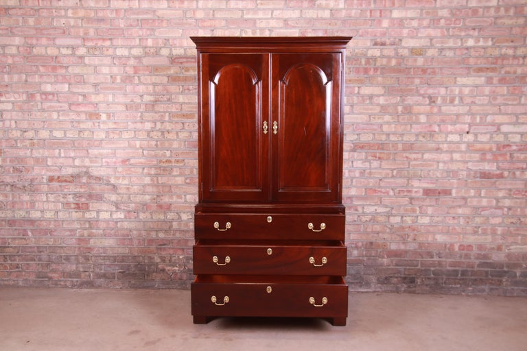 Stickley Chippendale Mahogany Gentleman's Chest For Sale at 1stDibs