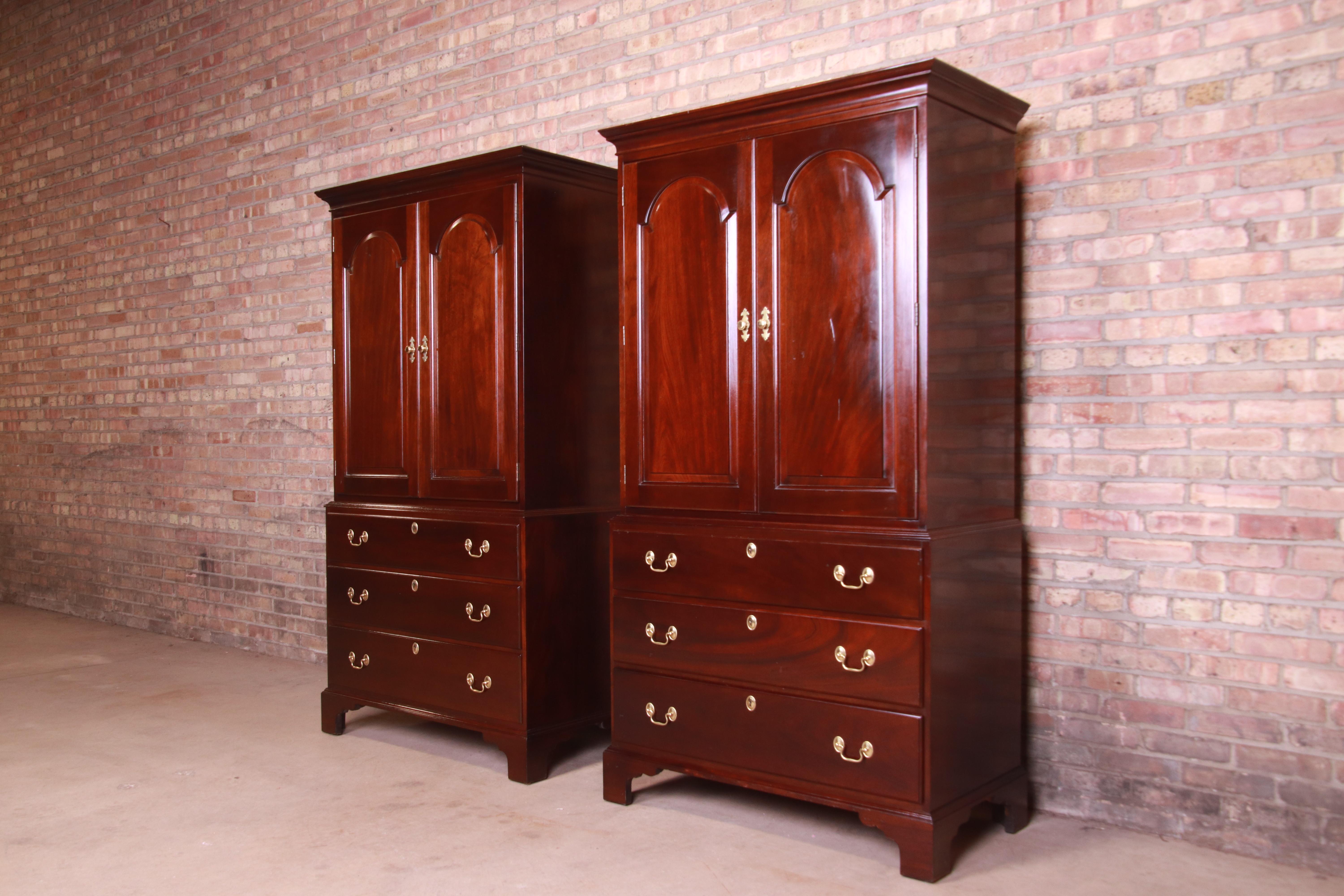 A gorgeous pair of Chippendale style armoire dressers or gentleman's chests

By L. & J.G. Stickley,

USA, late 20th century

Solid mahogany, with original brass hardware.

Measures: 39.13