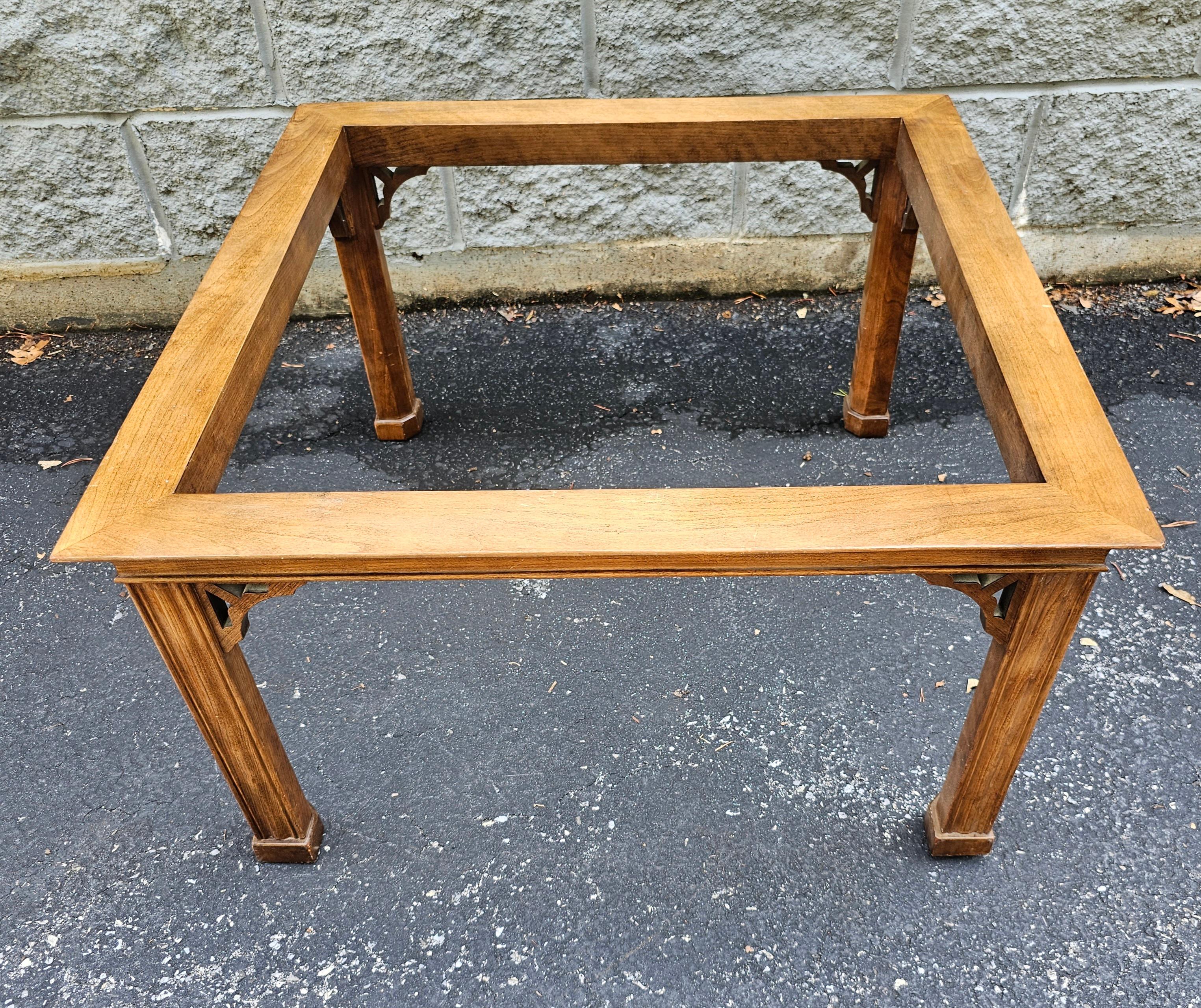 Stickley Chippendale Walnut and Tempered and Ogee Cut Glass  Top Coffee Table For Sale 5