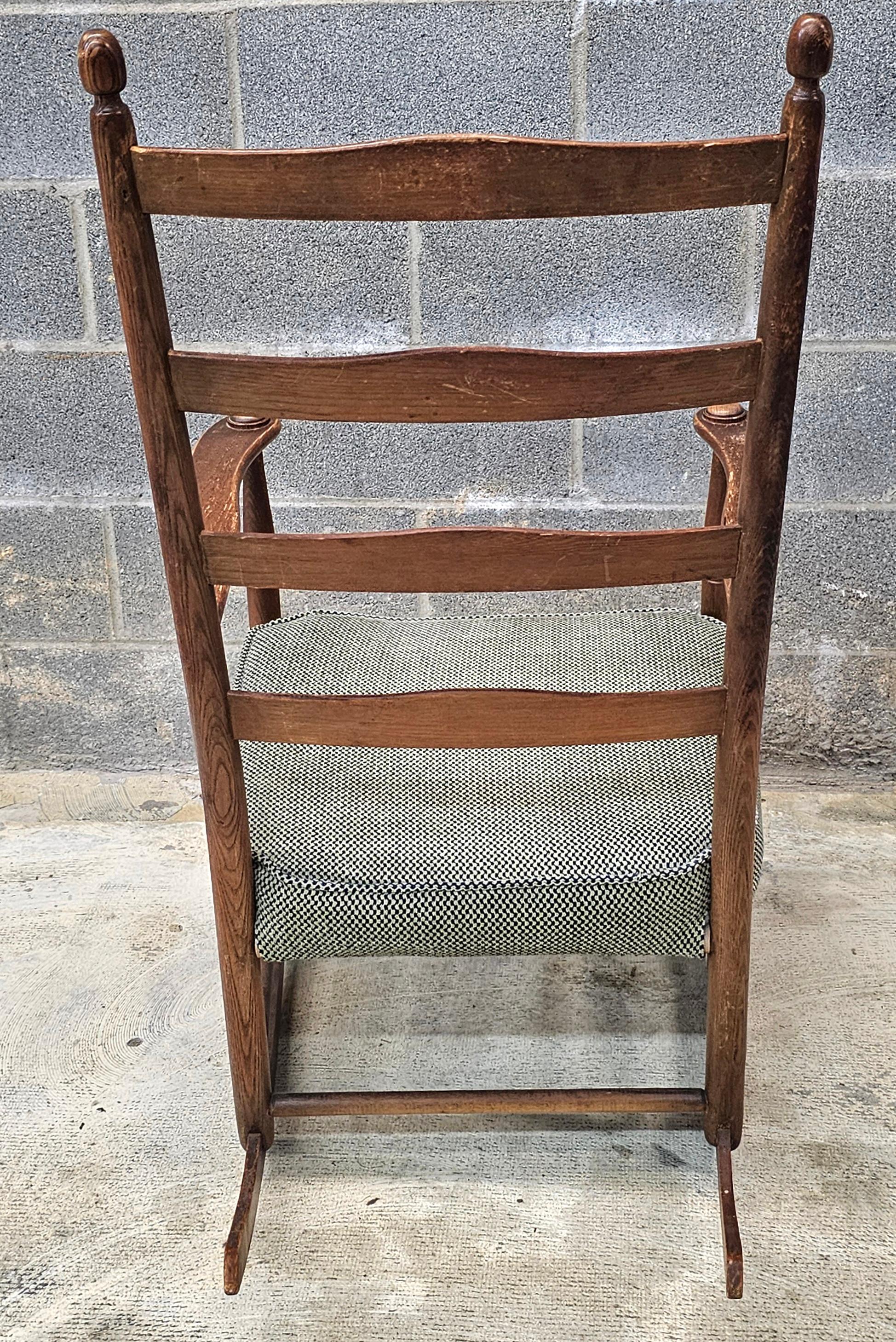 Stickley Co. Dondolo con schienale a scaletta in castagno Shakers, NYC, circa 1910 In condizioni buone in vendita a Germantown, MD