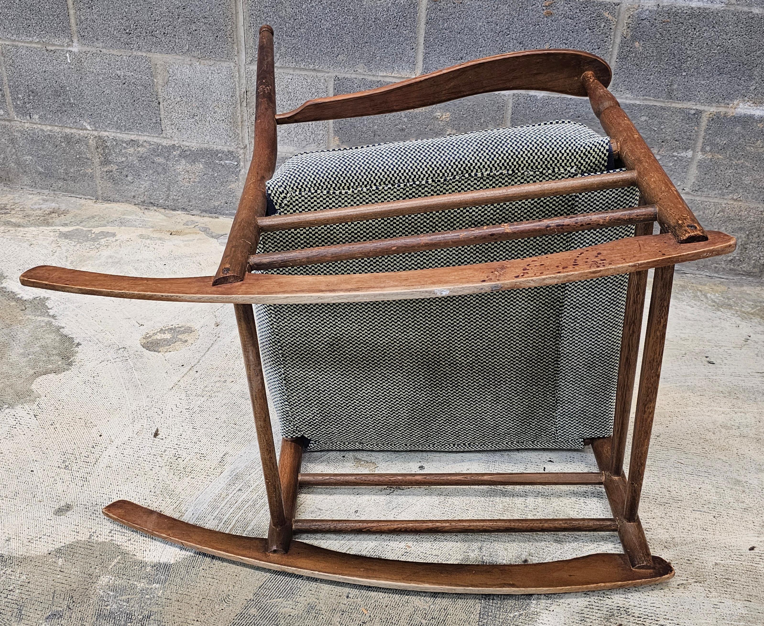 XX secolo Stickley Co. Dondolo con schienale a scaletta in castagno Shakers, NYC, circa 1910 in vendita