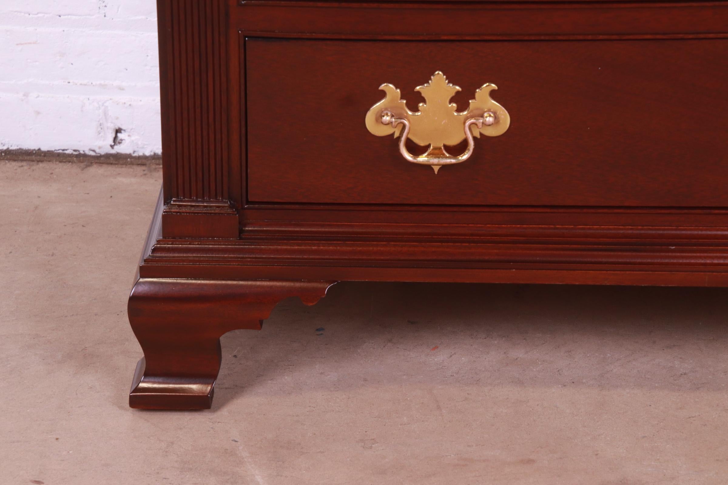 Stickley Colonial Williamsburg Georgian Mahogany Chest of Drawers, Restored For Sale 4