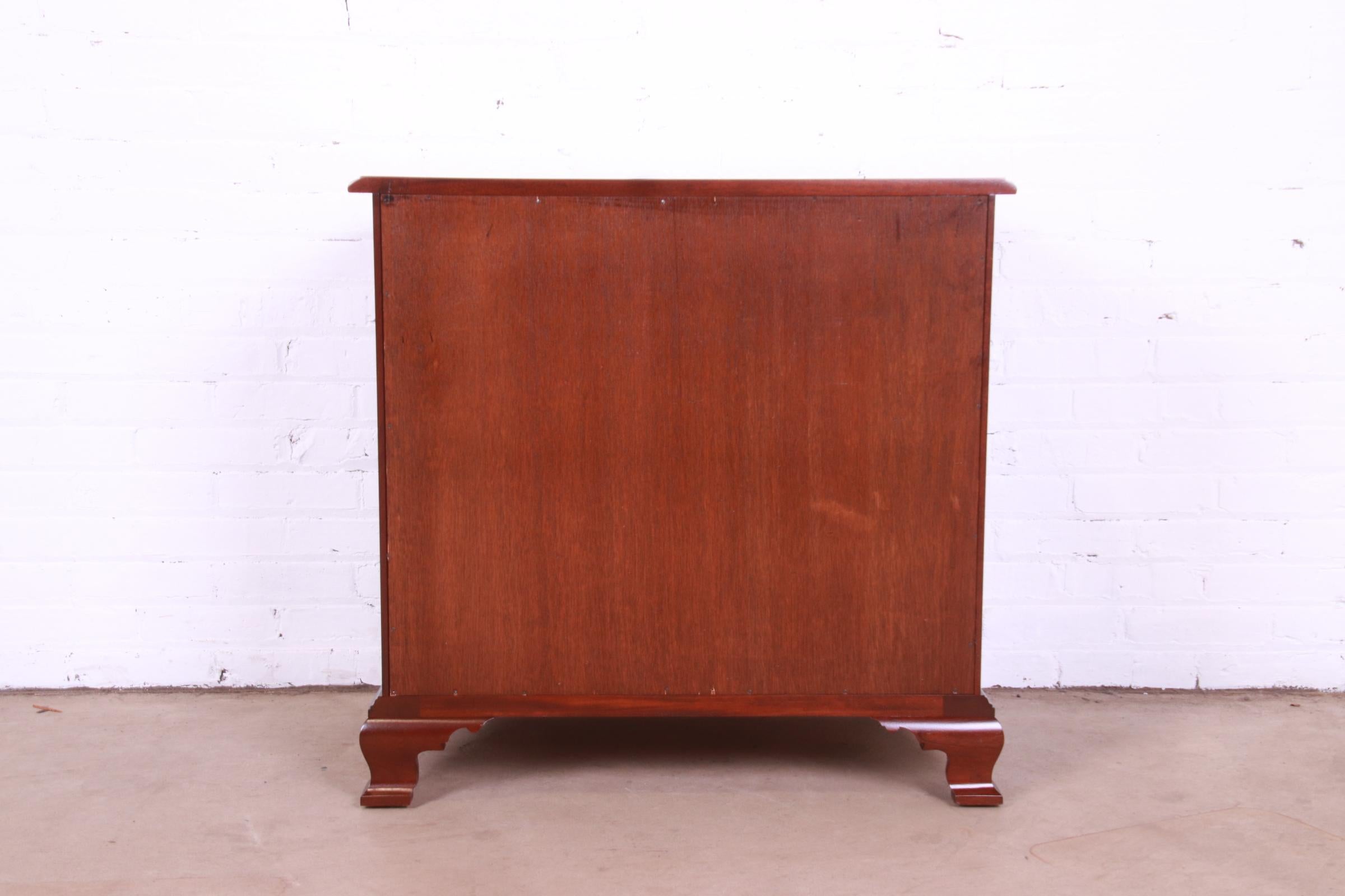 Stickley Colonial Williamsburg Georgian Mahogany Chest of Drawers, Restored For Sale 8