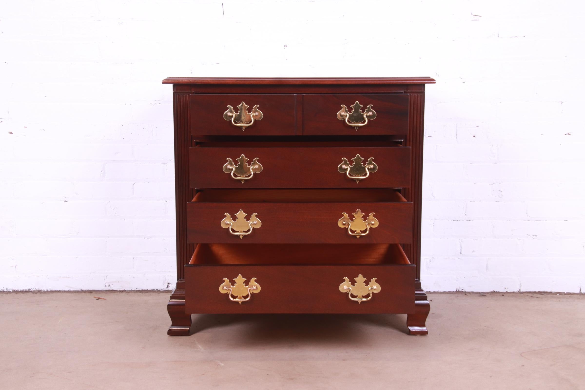 20th Century Stickley Colonial Williamsburg Georgian Mahogany Chest of Drawers, Restored For Sale
