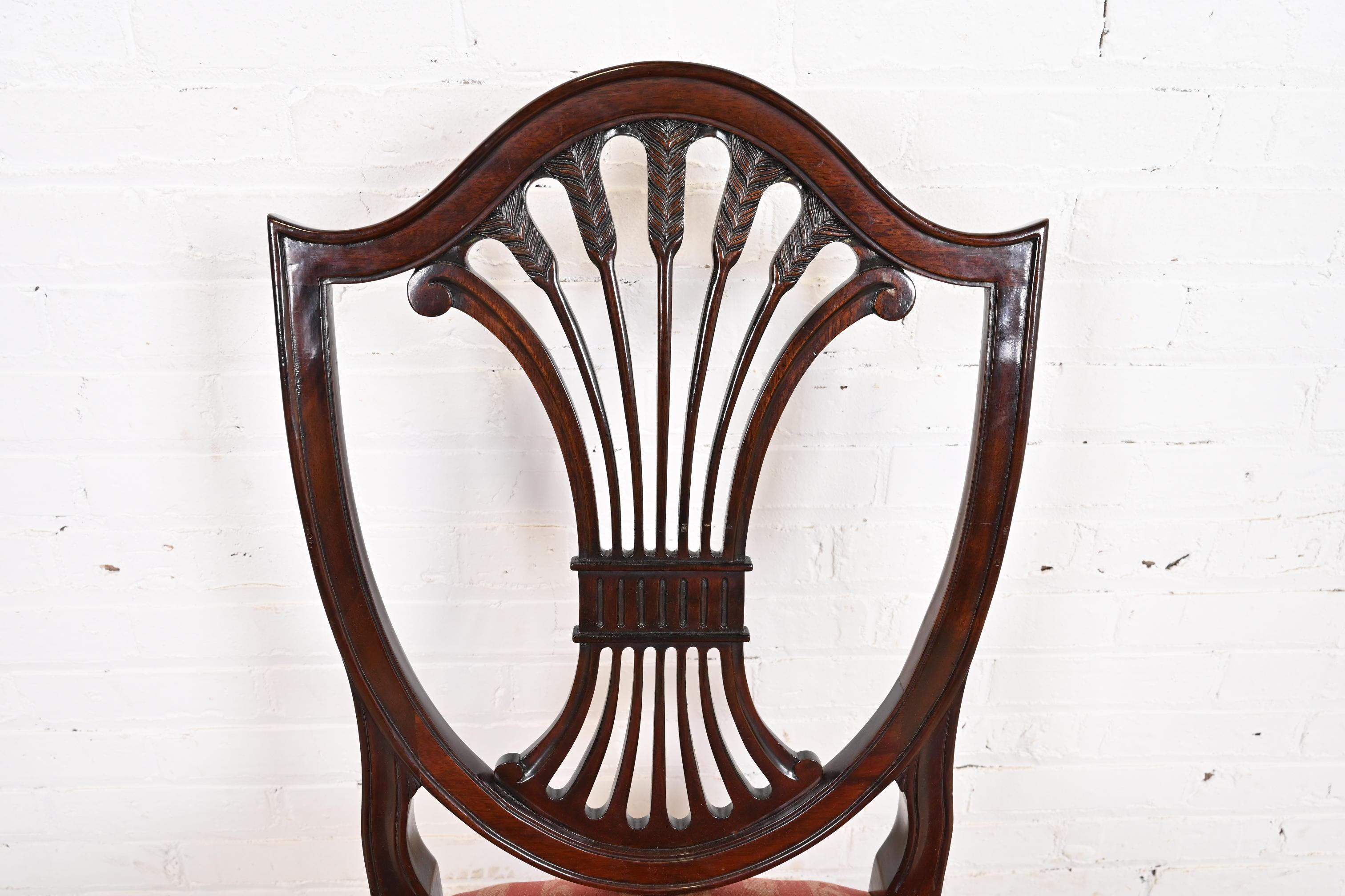 Stickley Federal Mahagoni-Esszimmerstühle mit Schilfrohrrückenlehne, Sechser-Set im Angebot 1