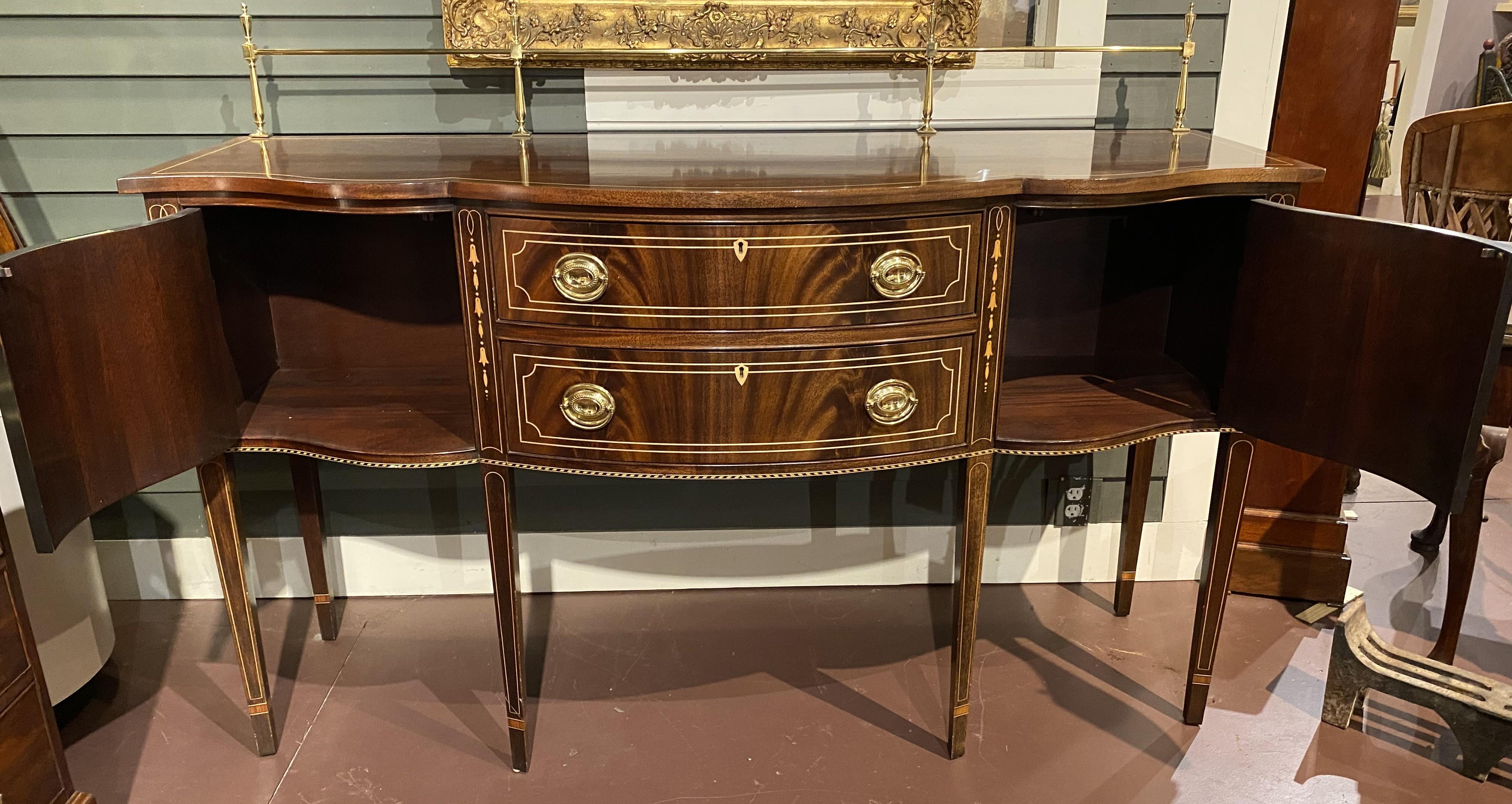 Credenza Stickley in stile Feder in mogano intarsiato con galleria in ottone in vendita 8