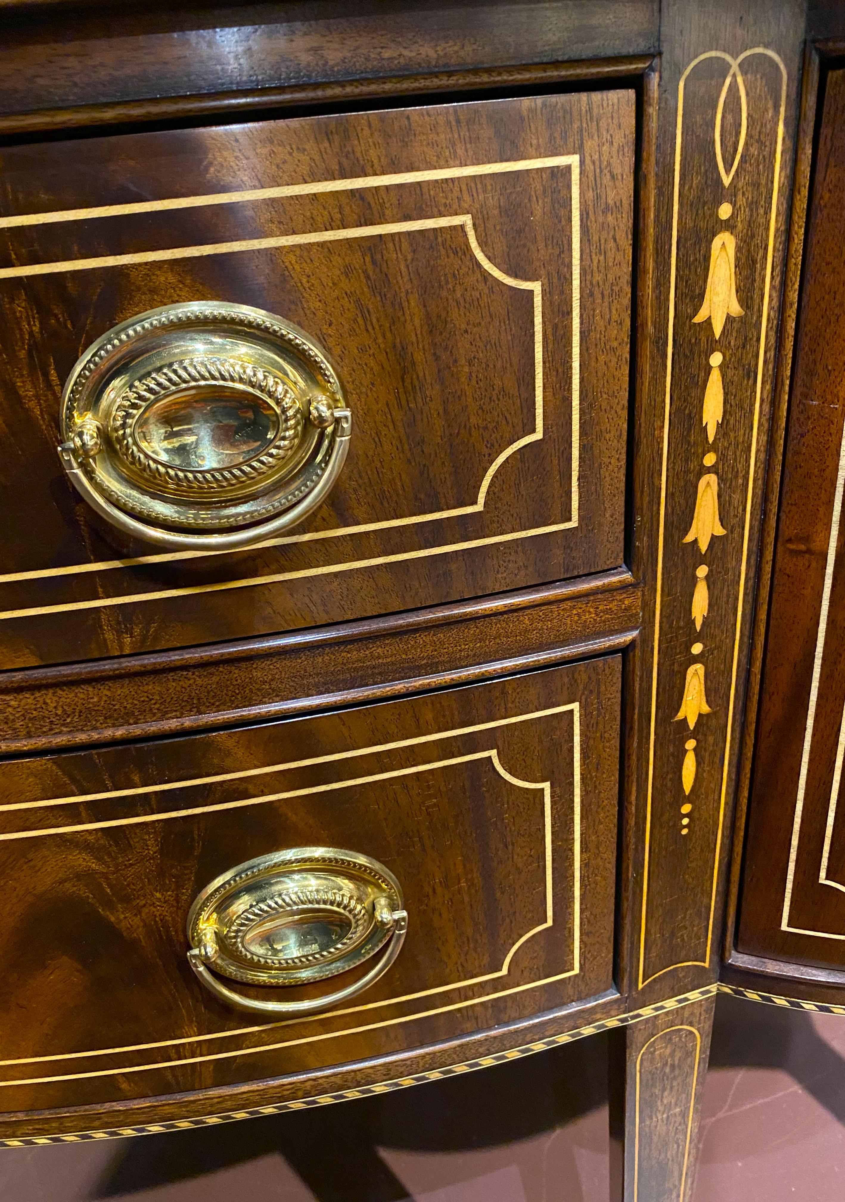 Credenza Stickley in stile Feder in mogano intarsiato con galleria in ottone in vendita 9