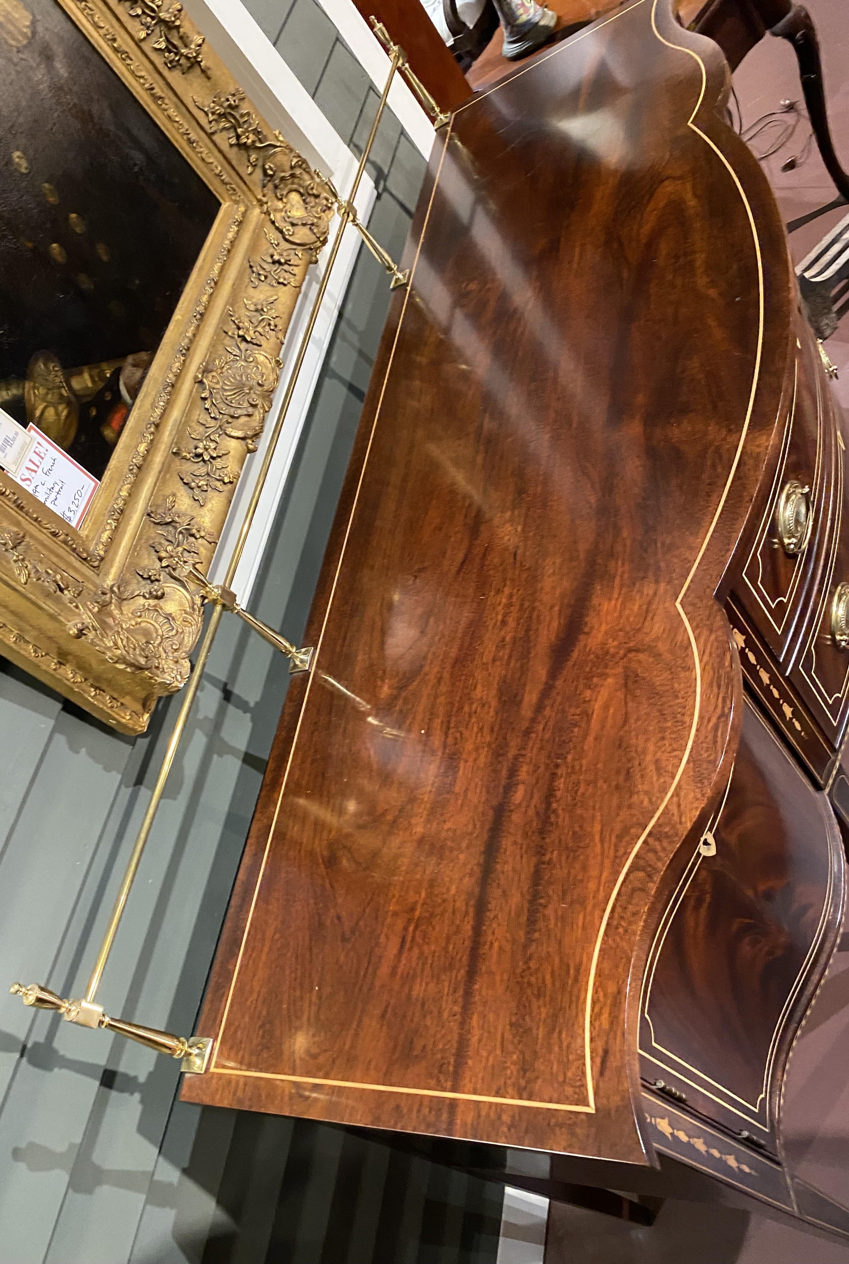 Credenza Stickley in stile Feder in mogano intarsiato con galleria in ottone in vendita 12