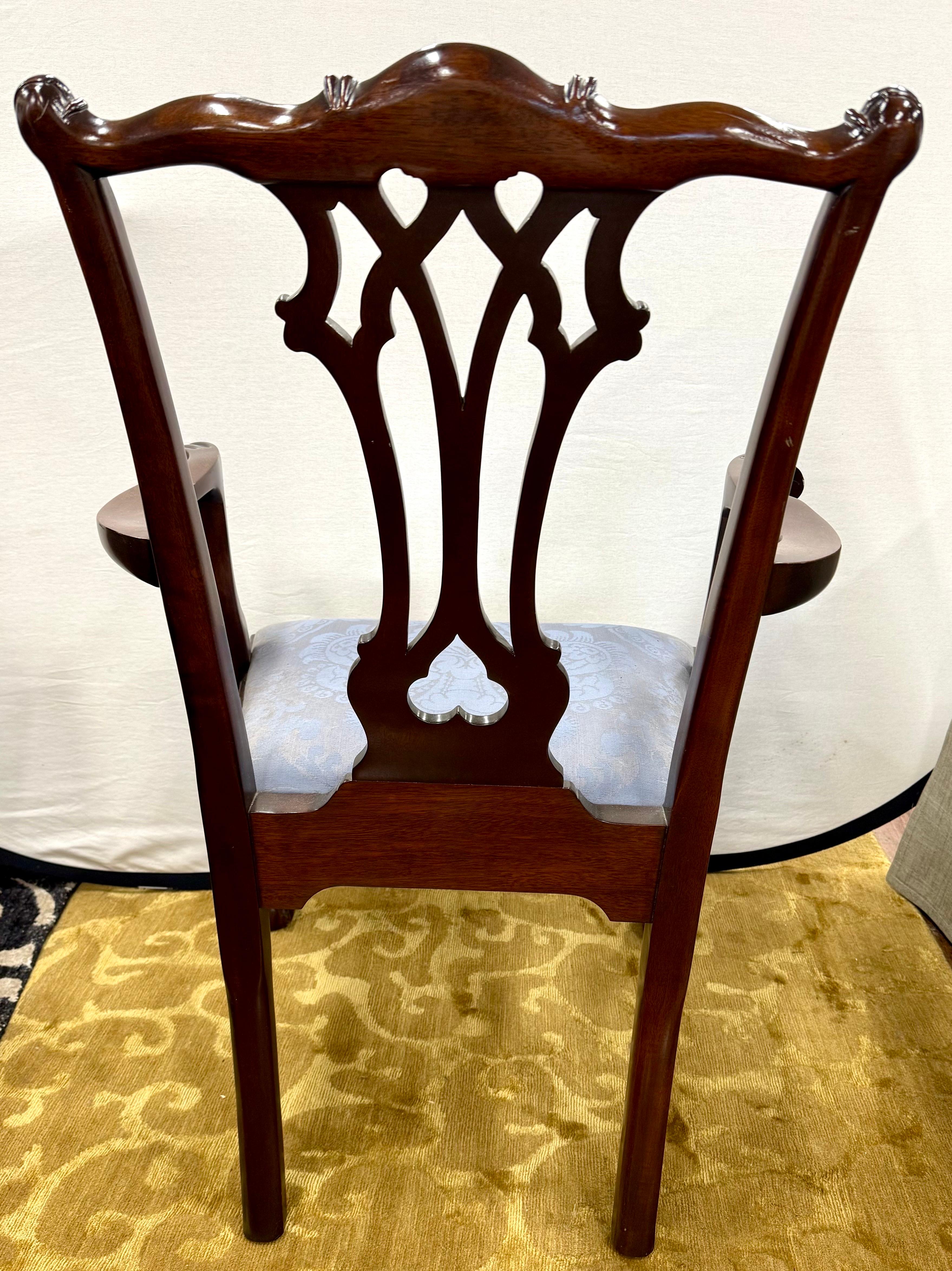 Table et 8 chaises de salle à manger en acajou sculpté de Stickley Furniture Nine-Piece Dining Room Set en vente 5