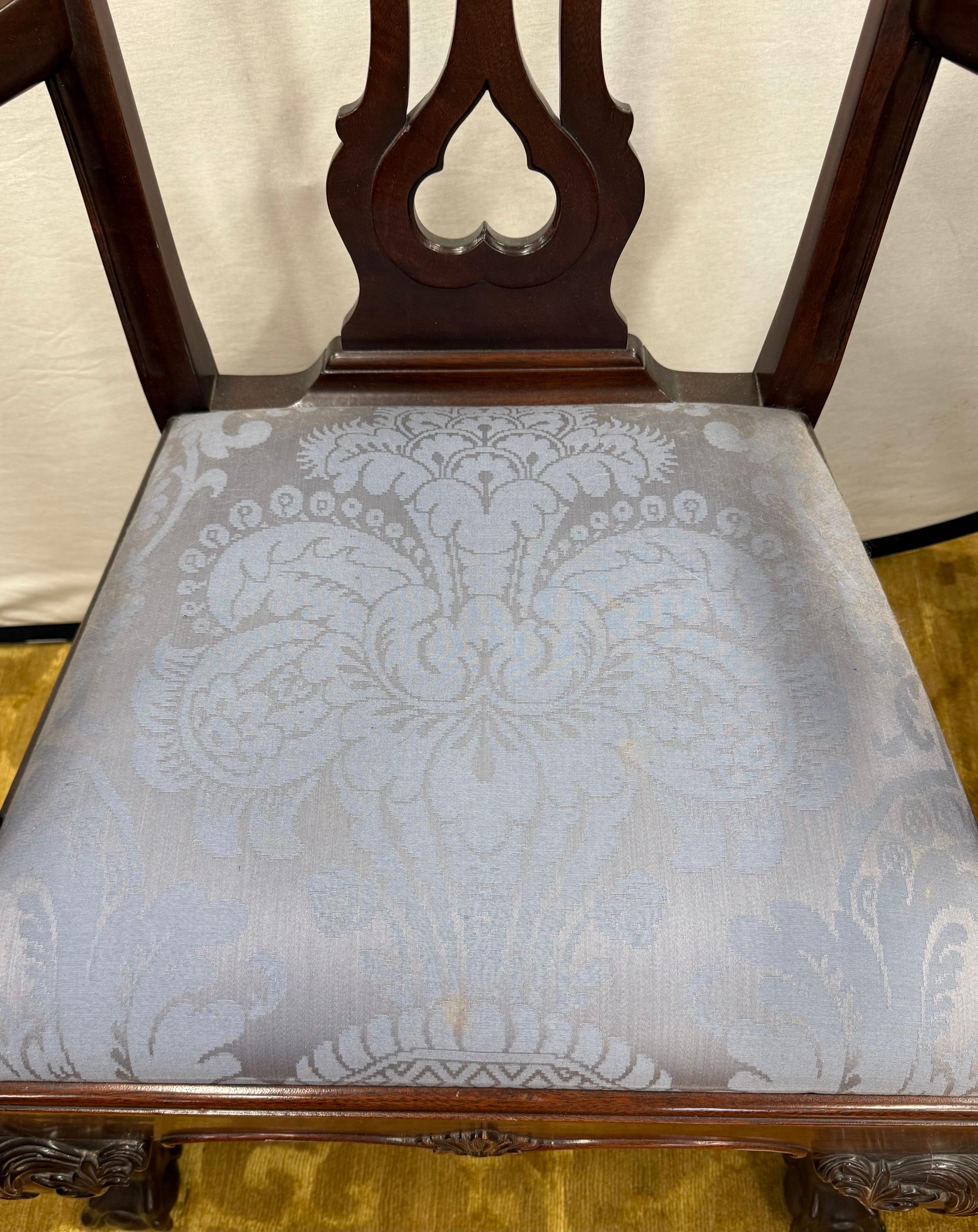 Table et 8 chaises de salle à manger en acajou sculpté de Stickley Furniture Nine-Piece Dining Room Set en vente 10
