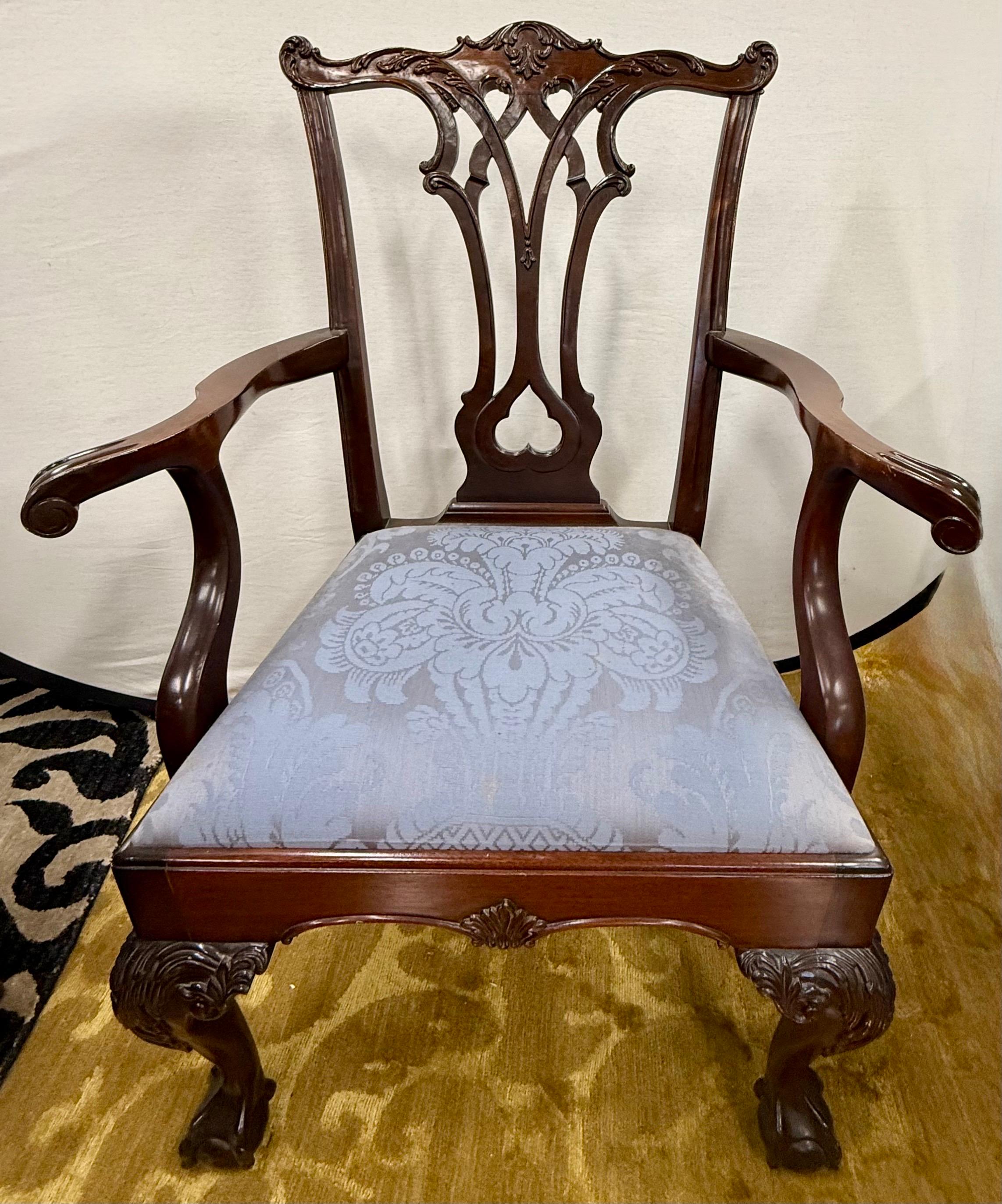 Table et 8 chaises de salle à manger en acajou sculpté de Stickley Furniture Nine-Piece Dining Room Set en vente 11