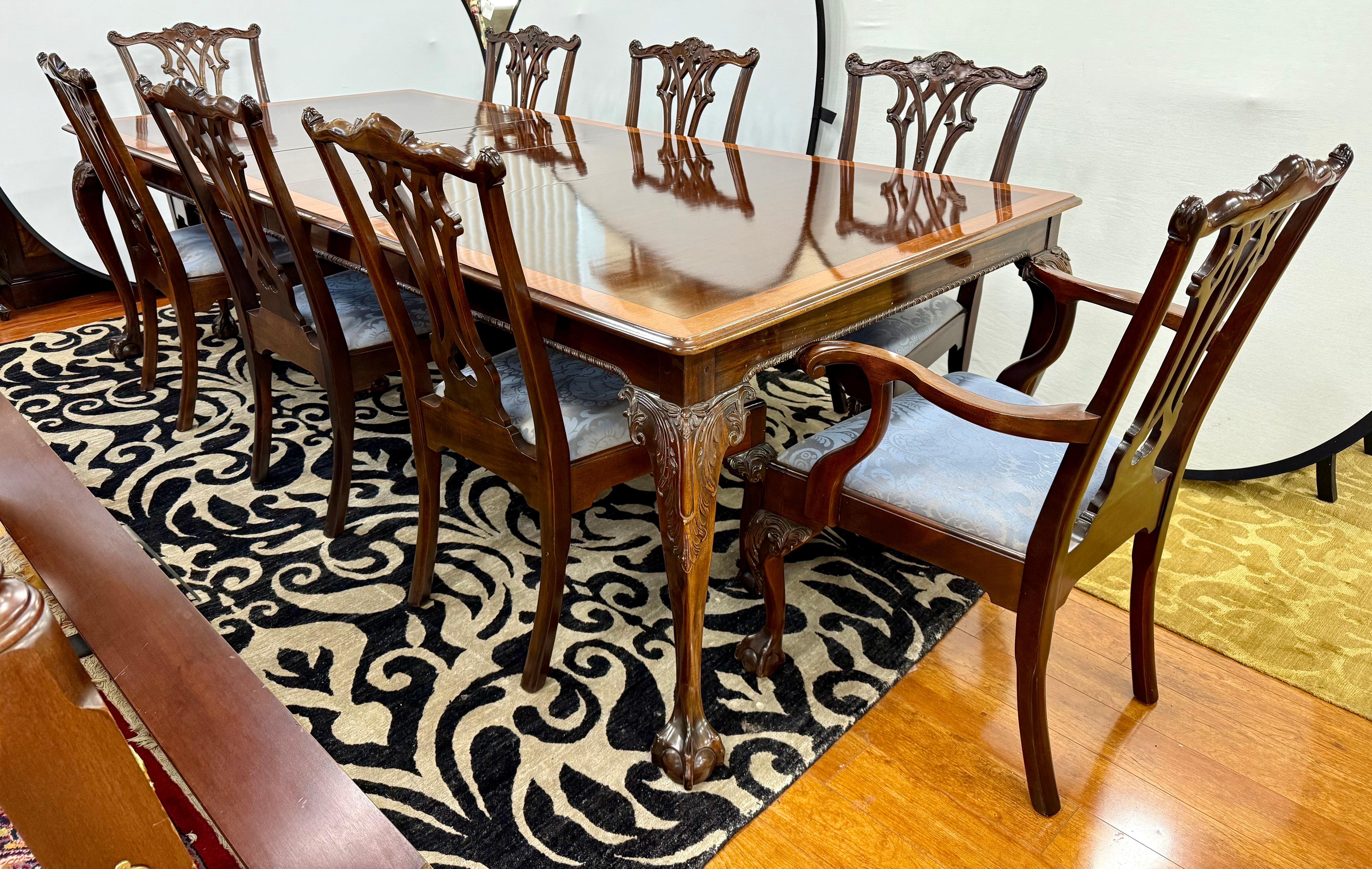 XXIe siècle et contemporain Table et 8 chaises de salle à manger en acajou sculpté de Stickley Furniture Nine-Piece Dining Room Set en vente