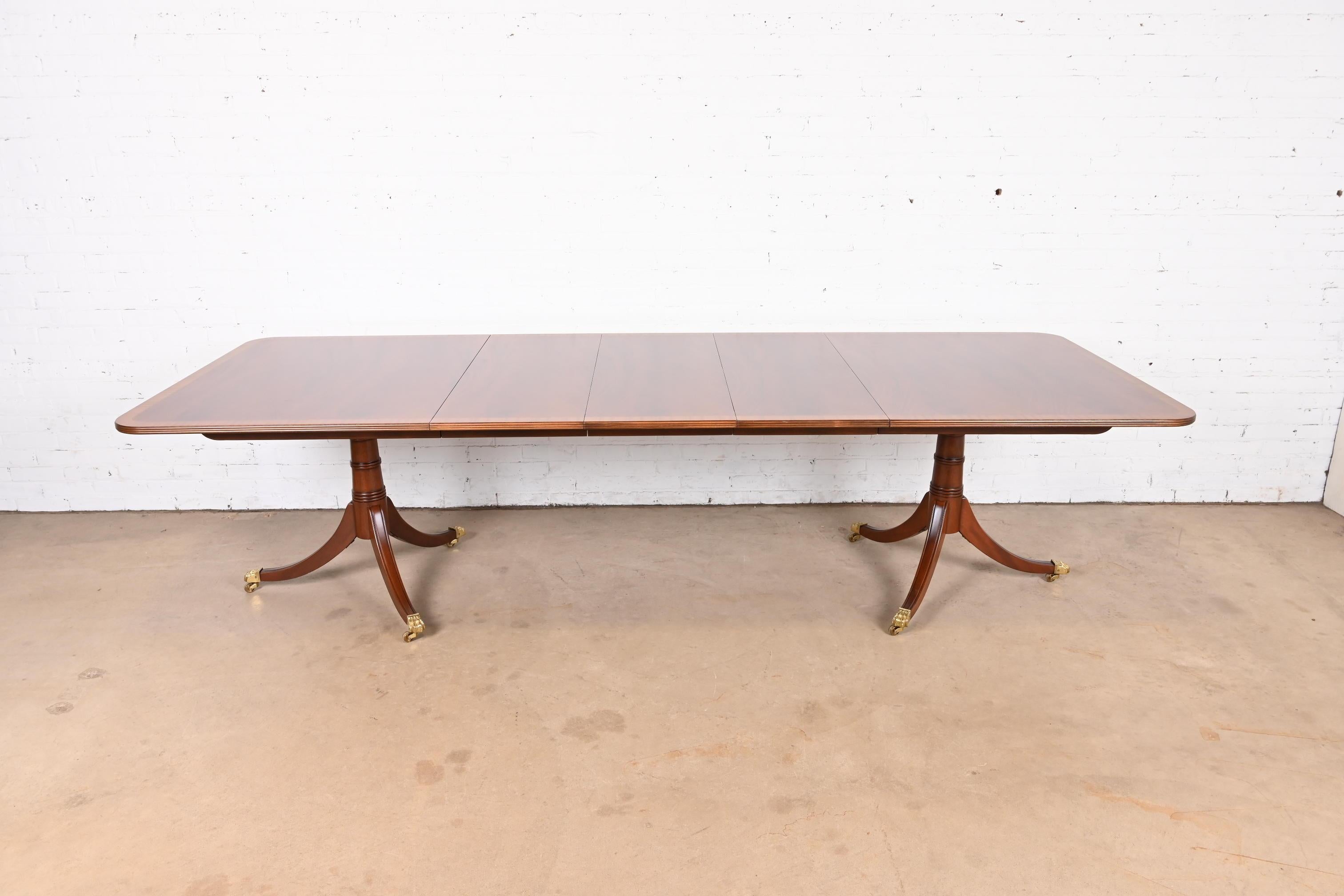 Stickley Georgian Banded Flame Mahogany Double Pedestal Extension Dining Table In Good Condition In South Bend, IN