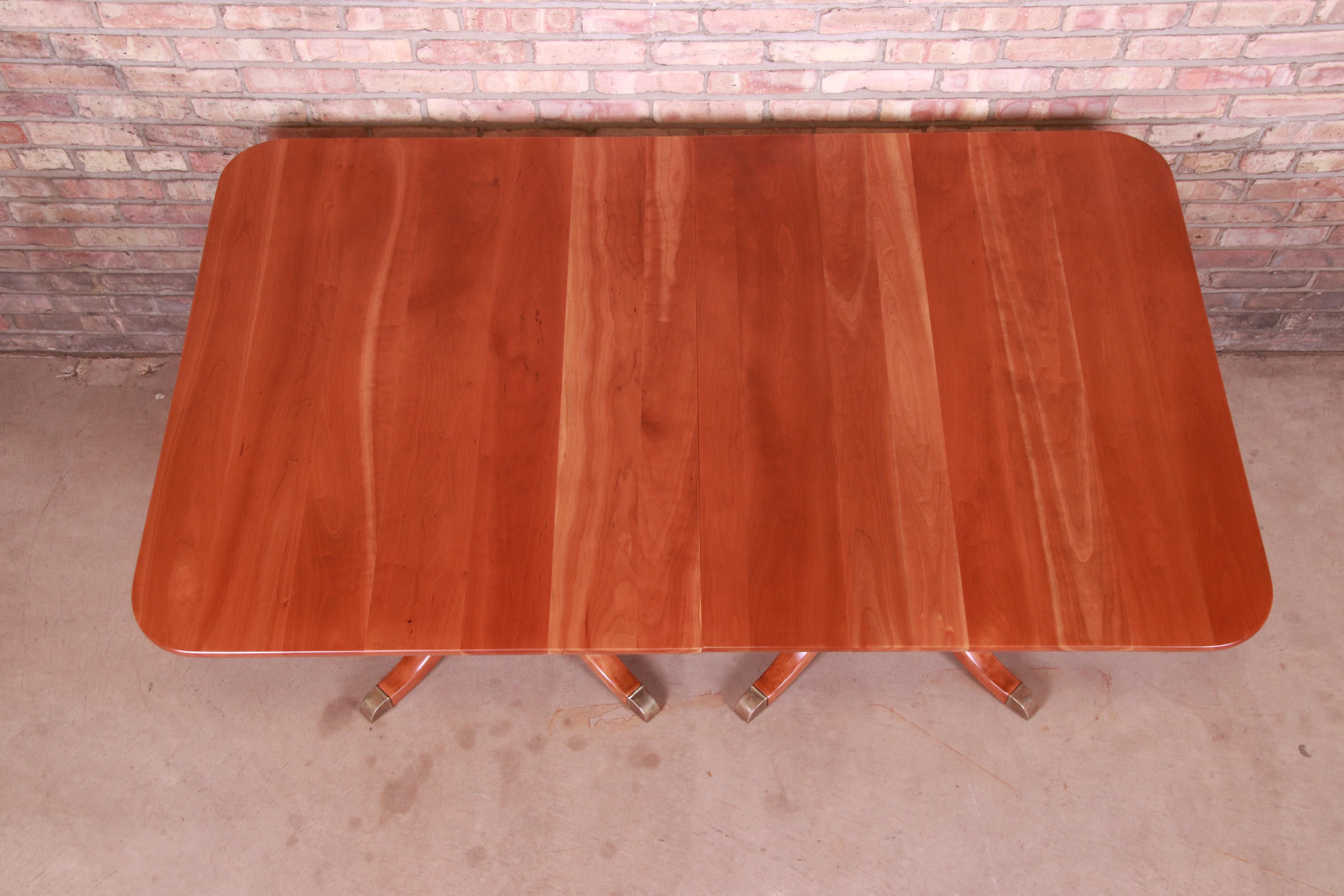 Table de salle à manger à double piédestal en bois de cerisier de style géorgien Stickley, nouvellement revernie en vente 8