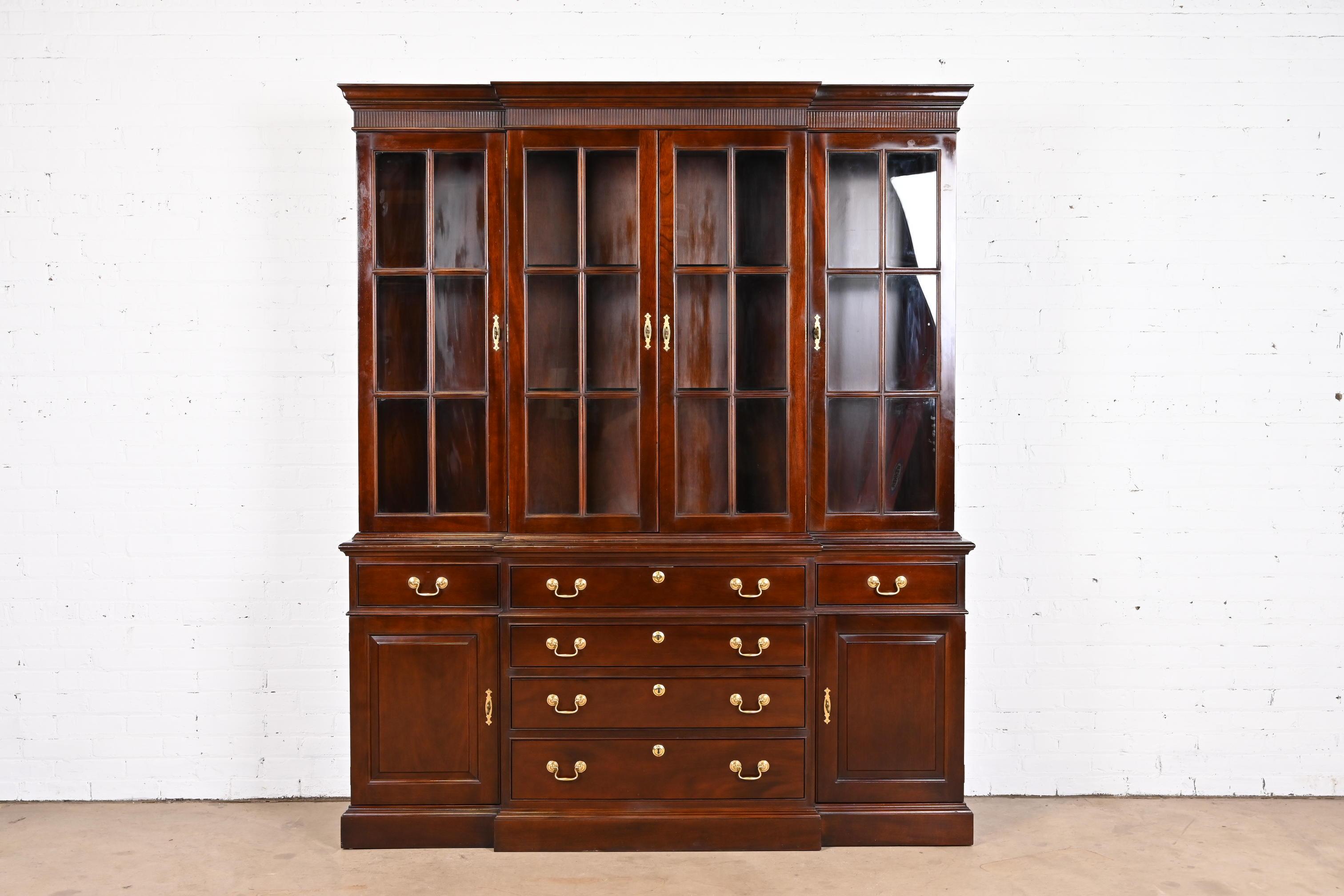 Stickley Georgian Cherry Wood Lighted Breakfront Bookcase Cabinet In Good Condition In South Bend, IN