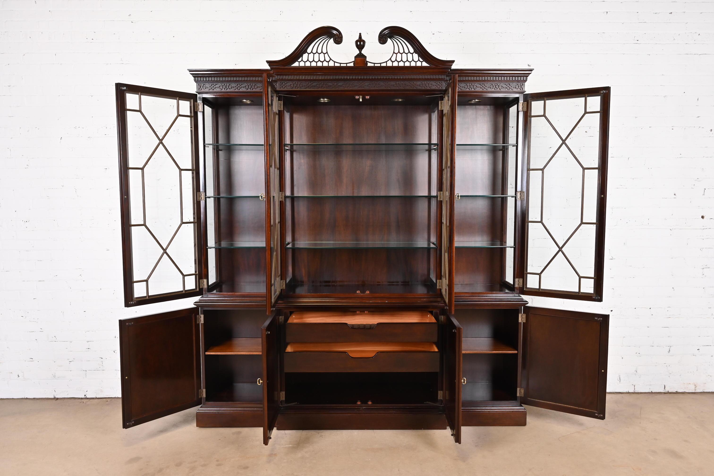 Stickley Georgian Flame Mahogany Lighted Breakfront Bookcase Cabinet For Sale 5