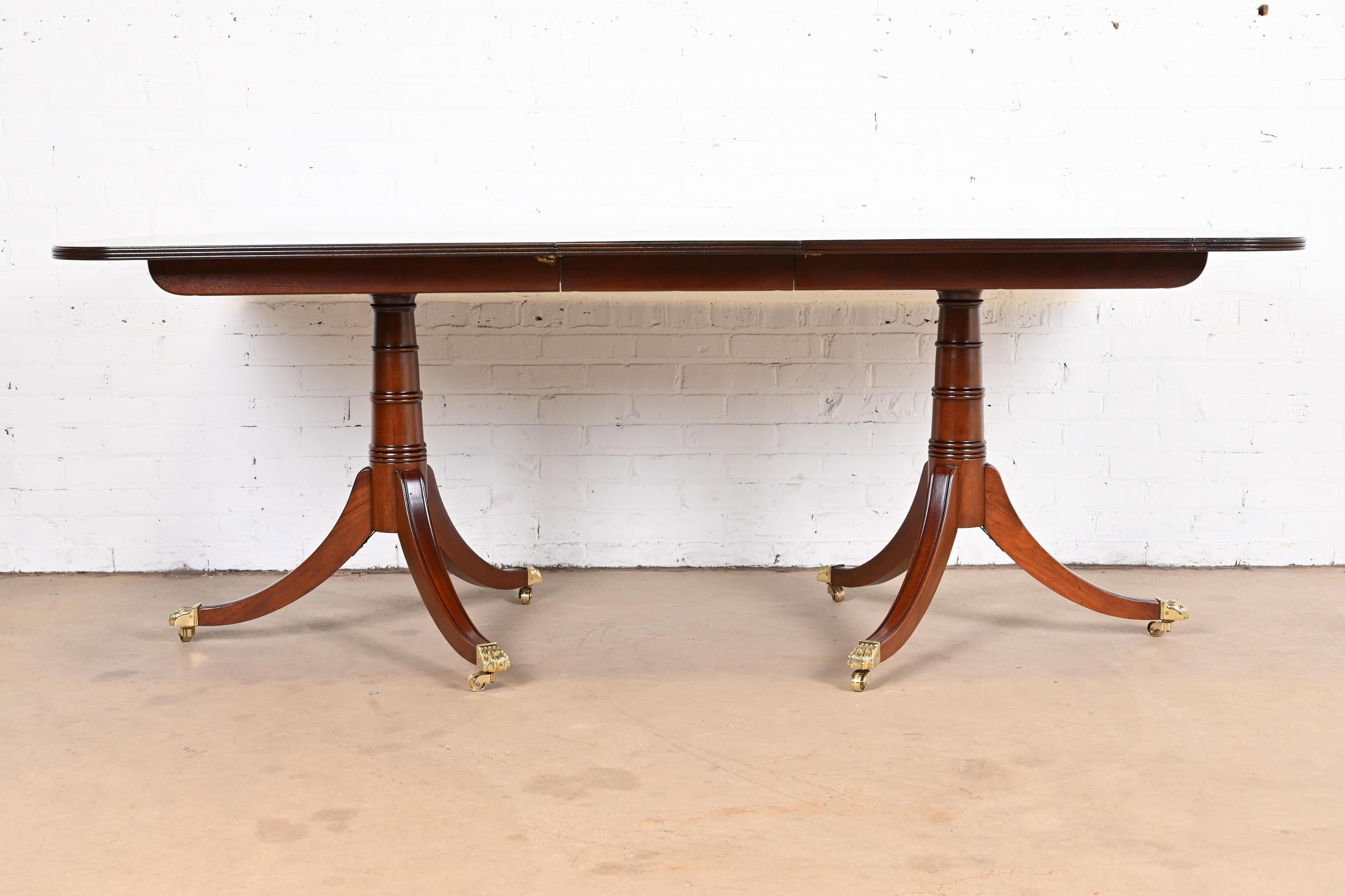 Stickley Georgian Mahogany Double Pedestal Dining Table, Newly Refinished In Good Condition In South Bend, IN