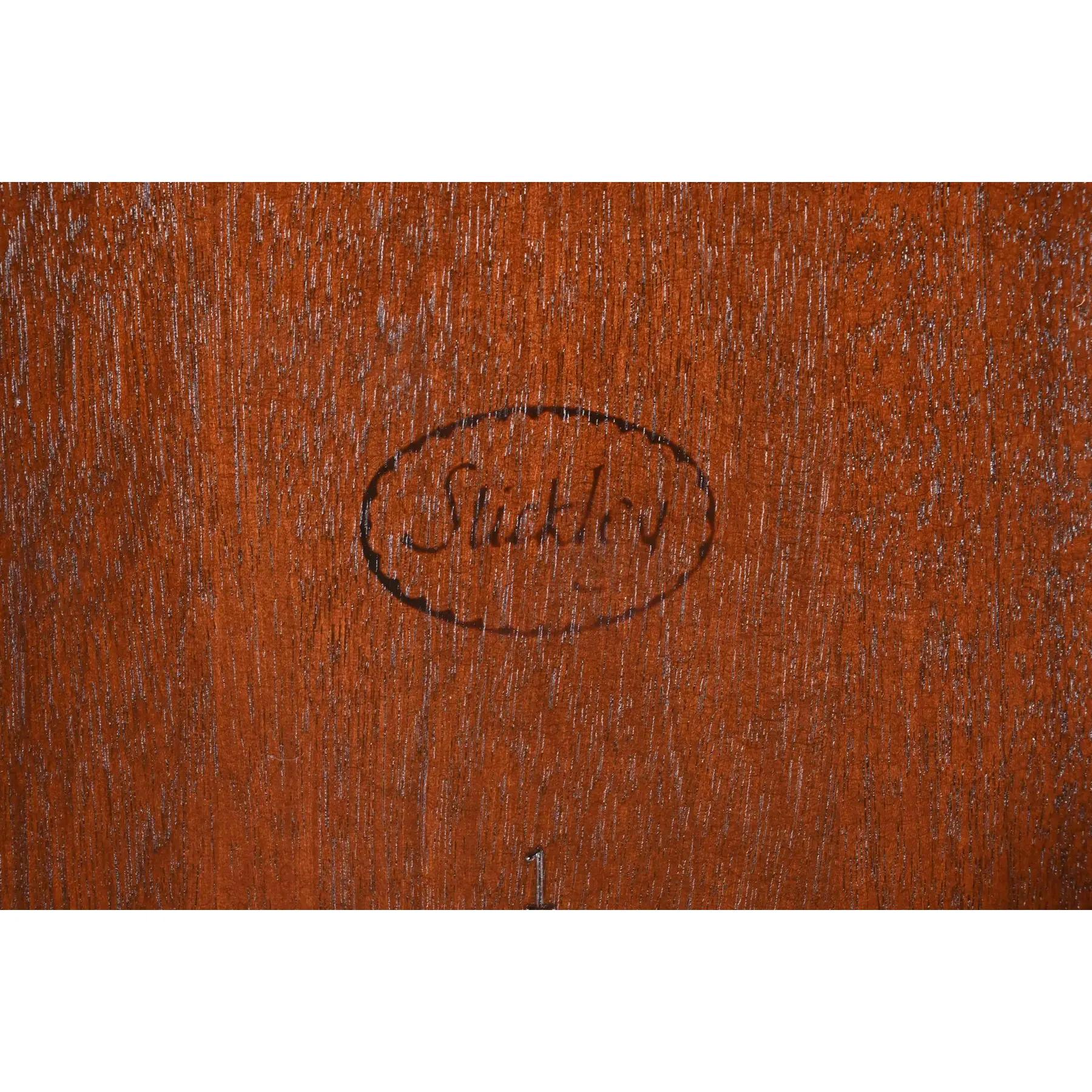 Table de salle à manger géorgienne Stickley à double piédestal, revernie en vente 5
