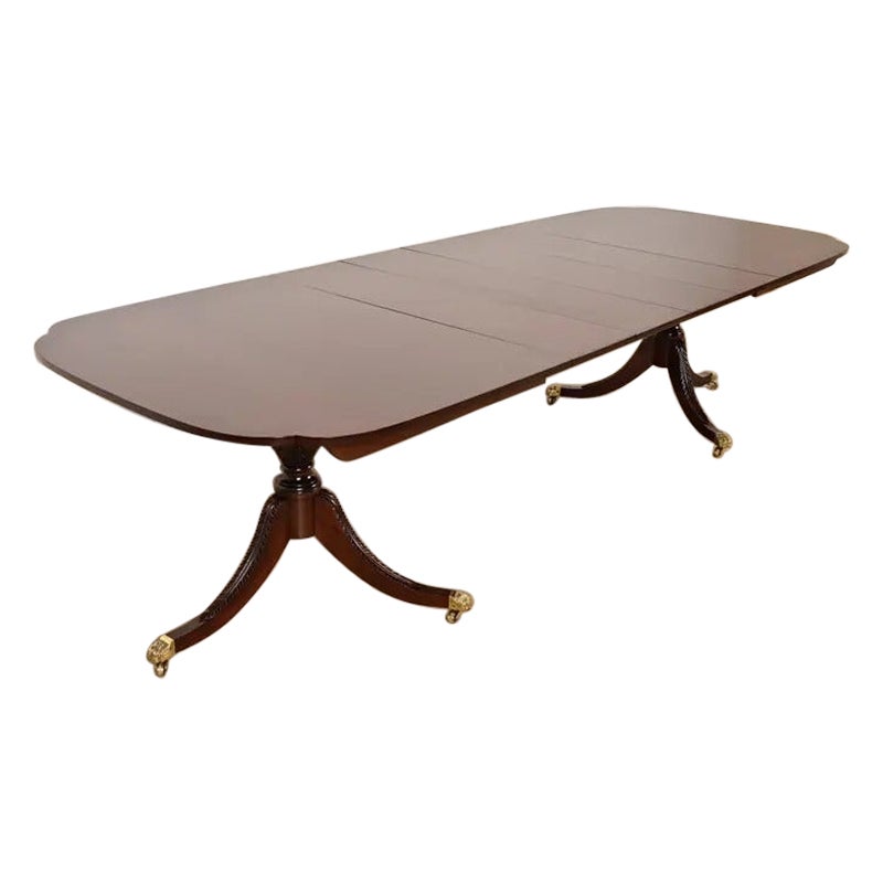 Stickley Georgian Mahogany Table de salle à manger à rallonge, nouvellement repeinte en vente