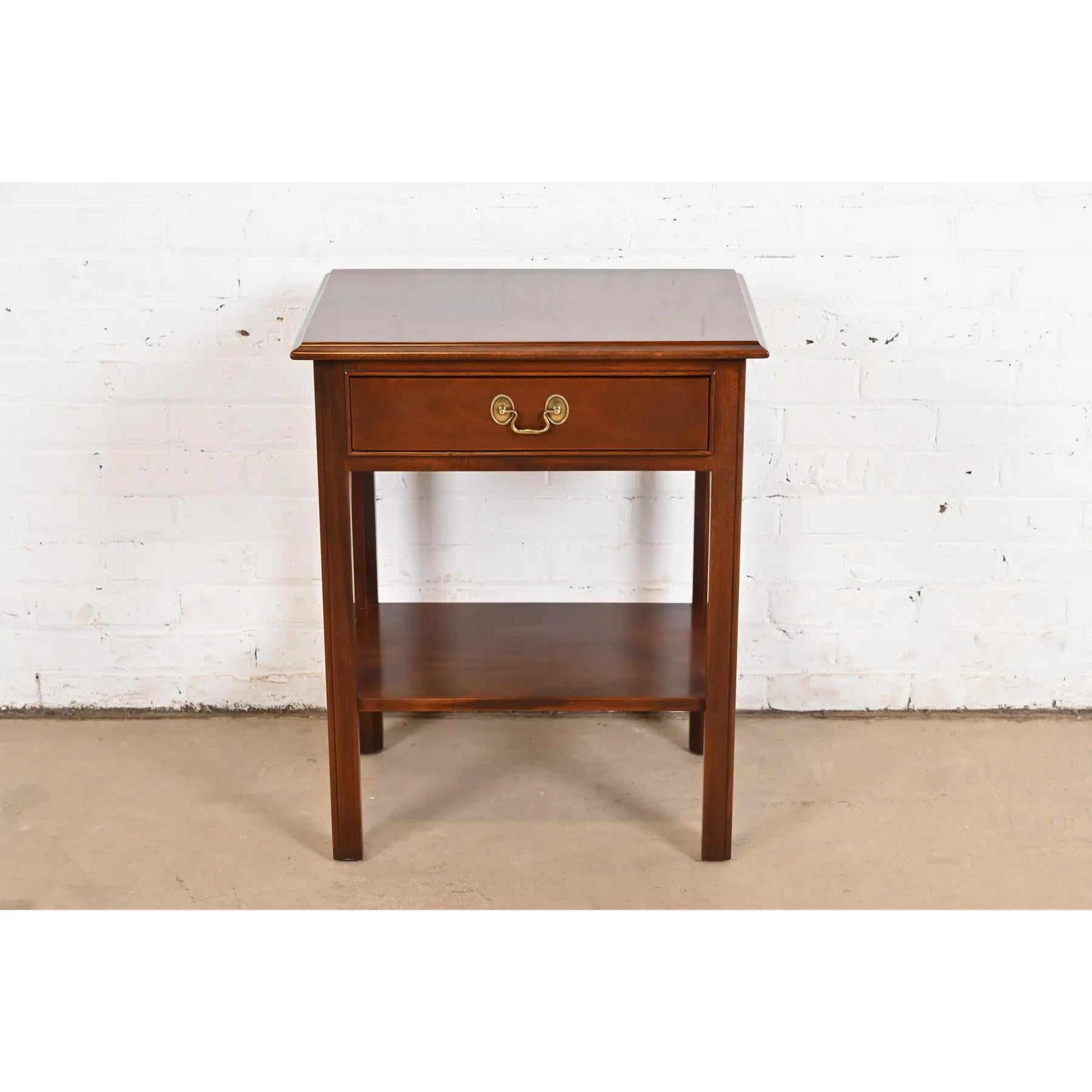 Stickley Georgian Mahogany Nightstand or Occasional Side Table In Good Condition For Sale In South Bend, IN
