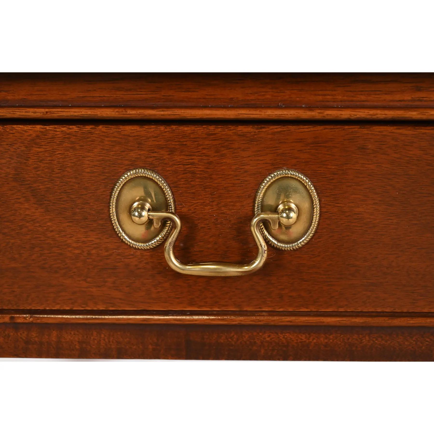 Stickley Georgian Mahogany Nightstand or Occasional Side Table For Sale 1