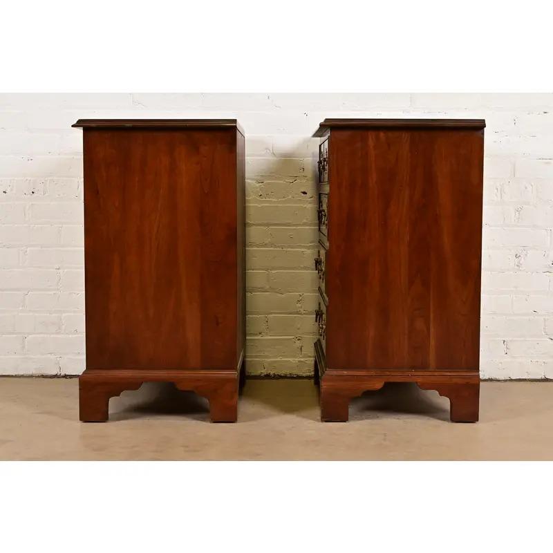 Stickley Georgian Solid Cherry Wood Bedside Chests, Pair en vente 4