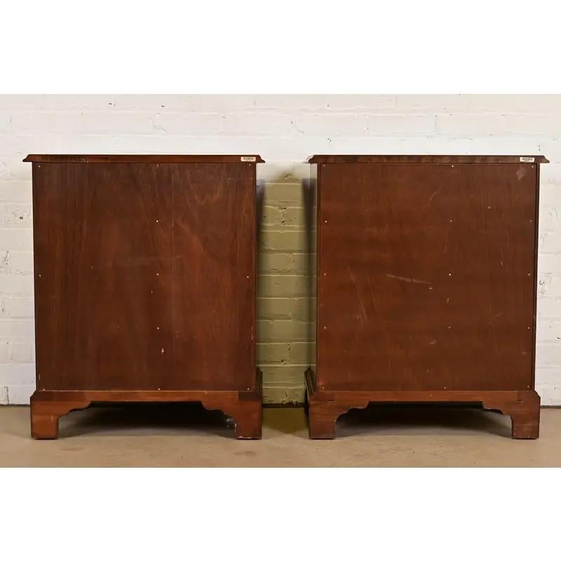 Stickley Georgian Solid Cherry Wood Bedside Chests, Pair en vente 5