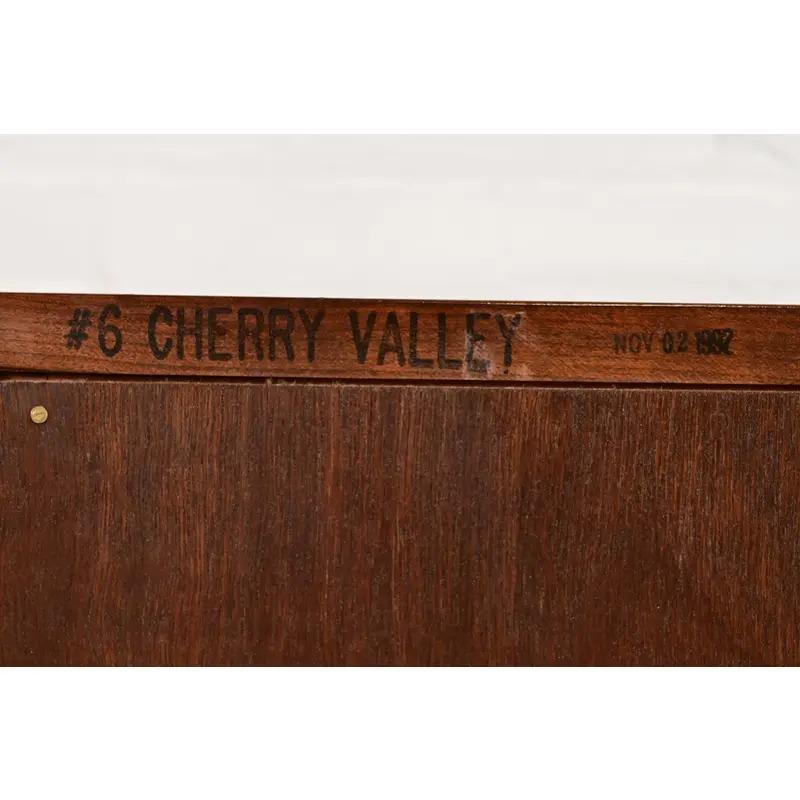 Stickley Georgian Solid Cherry Wood Bedside Chests, Pair en vente 6