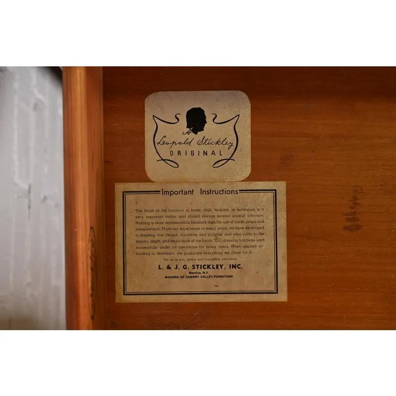 Stickley Georgian Solid Cherry Wood Bedside Chests, Pair en vente 2