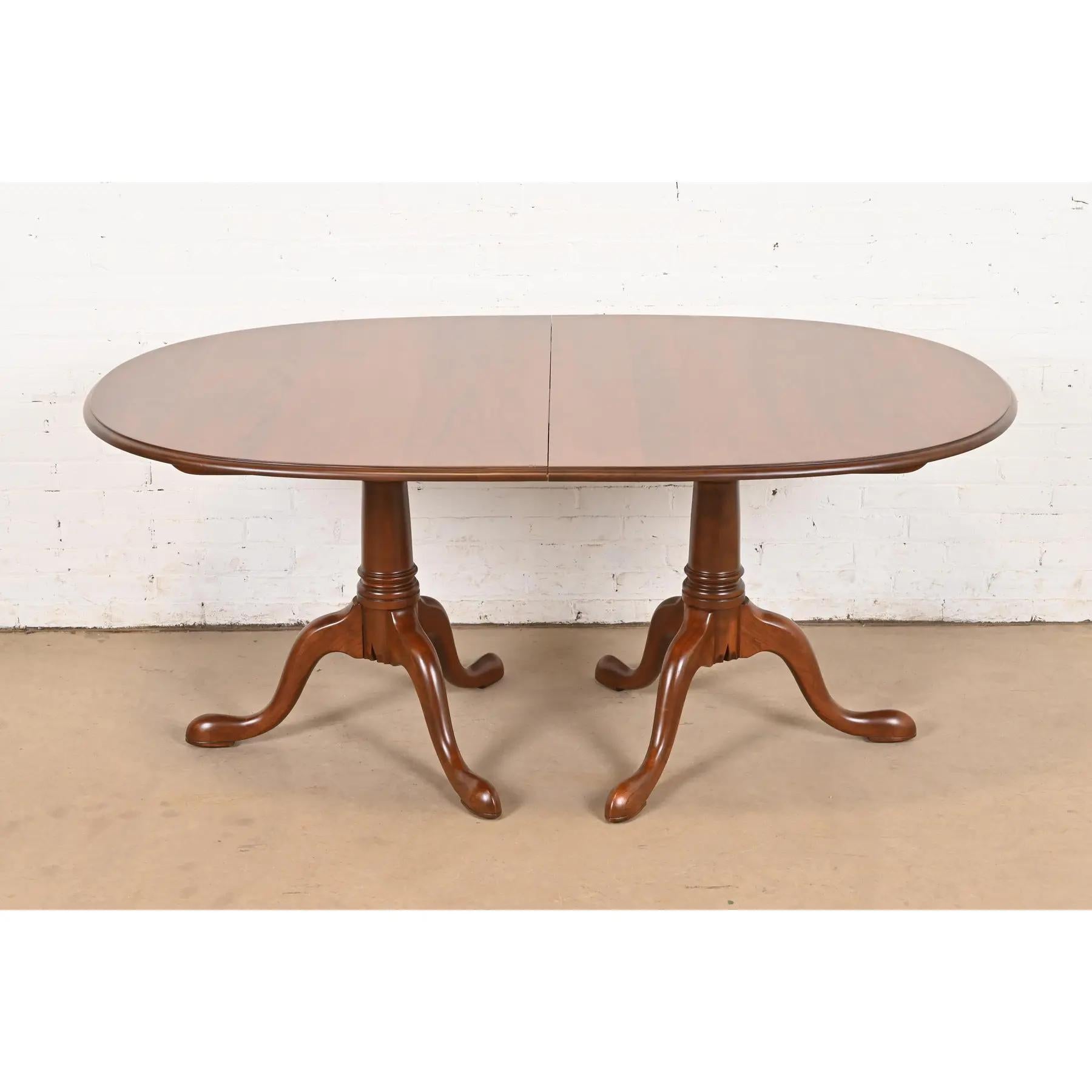 Stickley Georgian Solid Cherry Wood Double Pedestal  Dining Table, Refinished For Sale 3