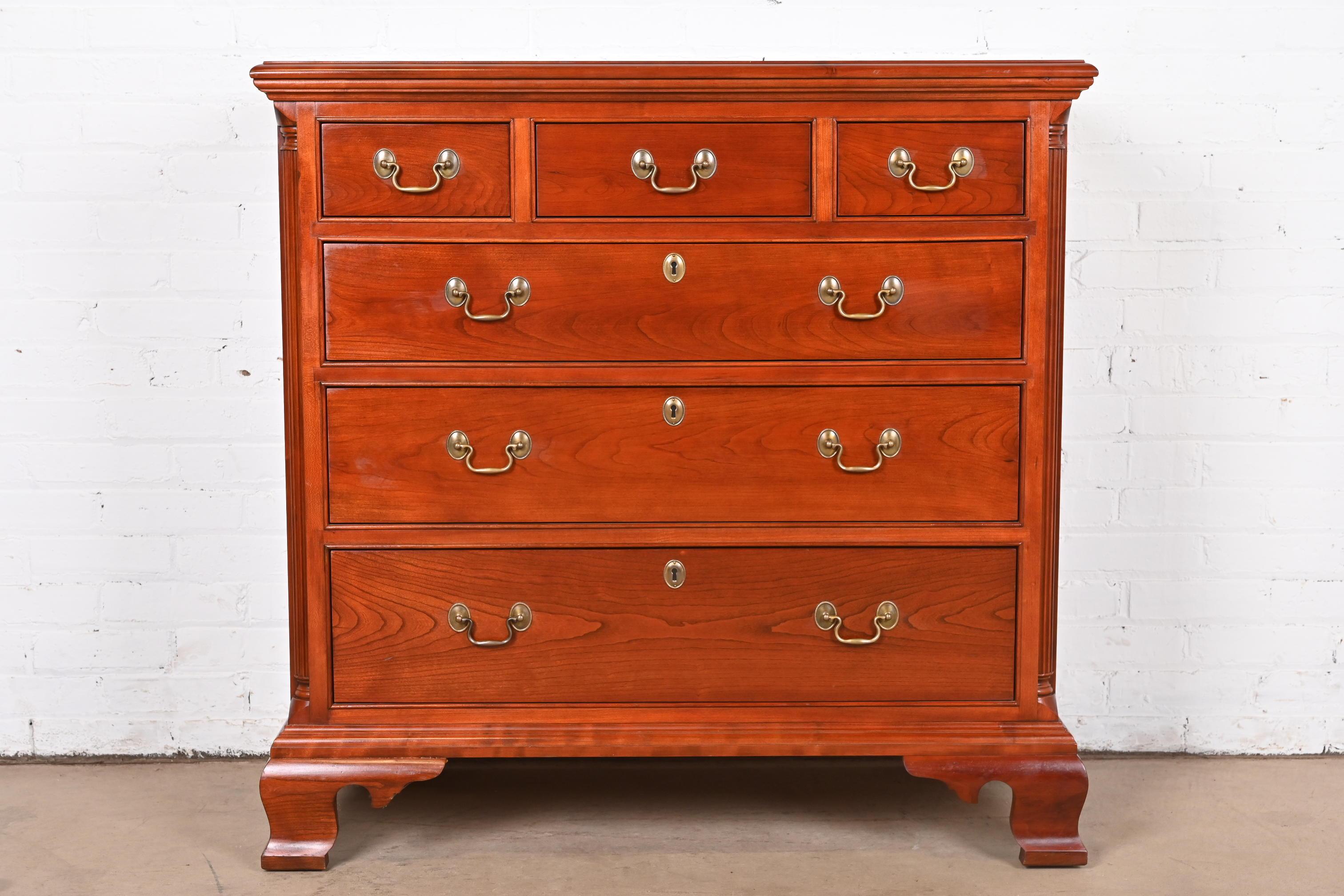 An exceptional Georgian or Chippendale style six-drawer dresser or chest of drawers

By Stickley

USA, Late 20th Century

Solid cherry wood, with original brass hardware.

Measures: 40.5
