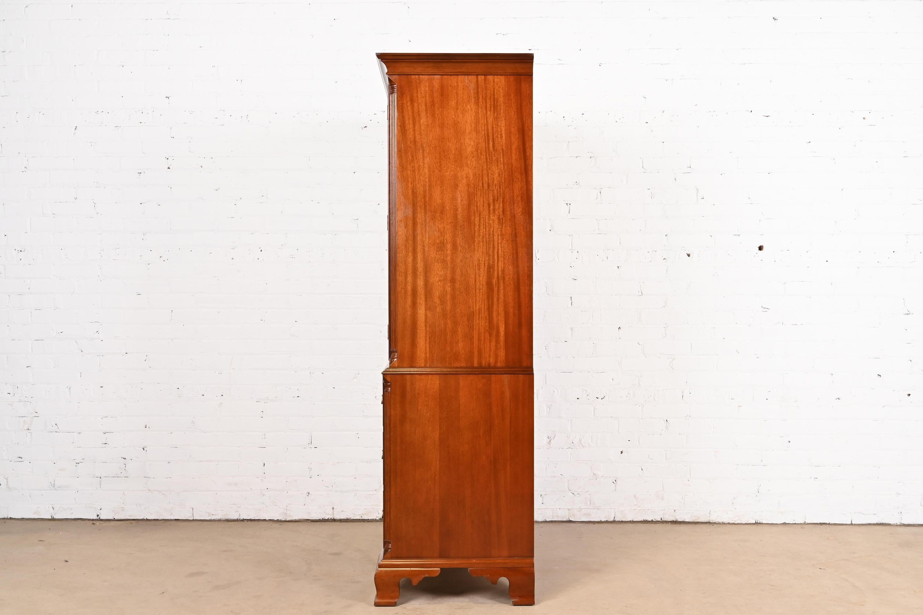 Cassapanca per gentiluomini in mogano massiccio Stickley o pressa per biancheria in vendita 4