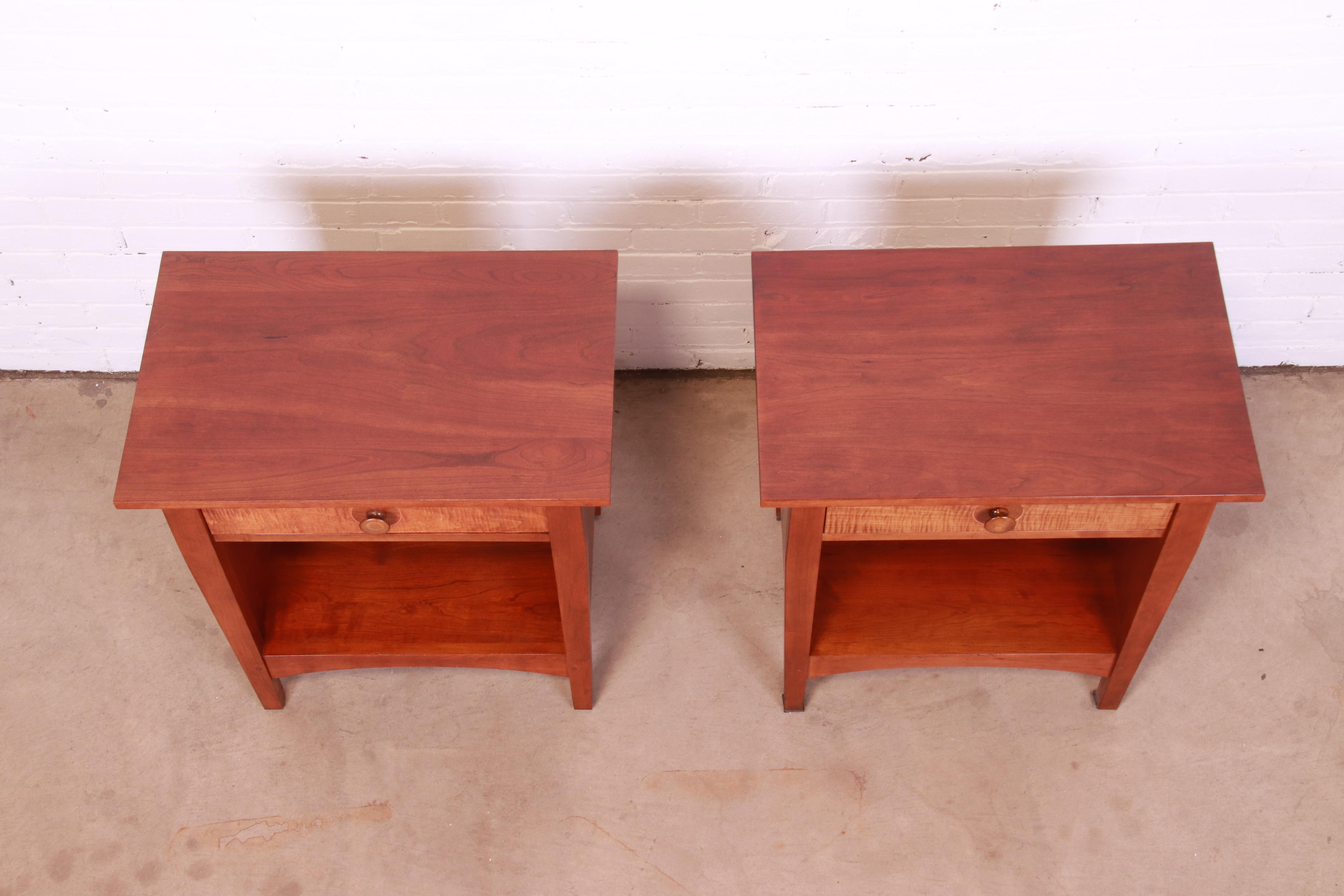 Stickley Harvey Ellis Arts & Crafts Cherry and Curly Maple Nightstands, Pair In Good Condition In South Bend, IN