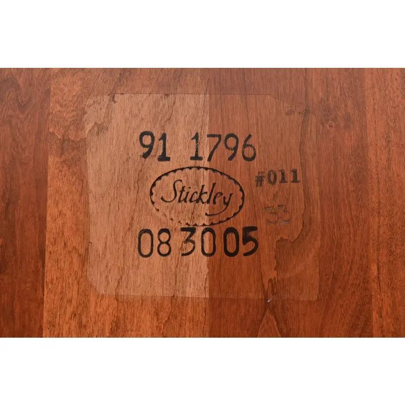 Mesa de comedor extensible de madera de cerezo Stickley Harvey Ellis, recién acabada en venta 6