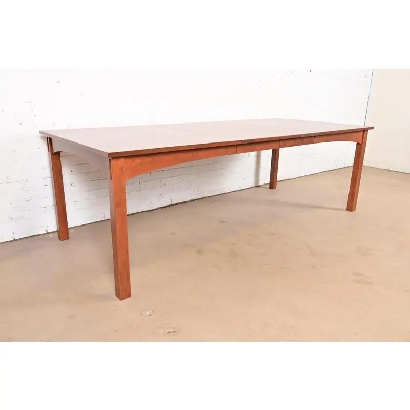 Mesa de comedor extensible de madera de cerezo Stickley Harvey Ellis, recién acabada en Bueno estado para la venta en South Bend, IN