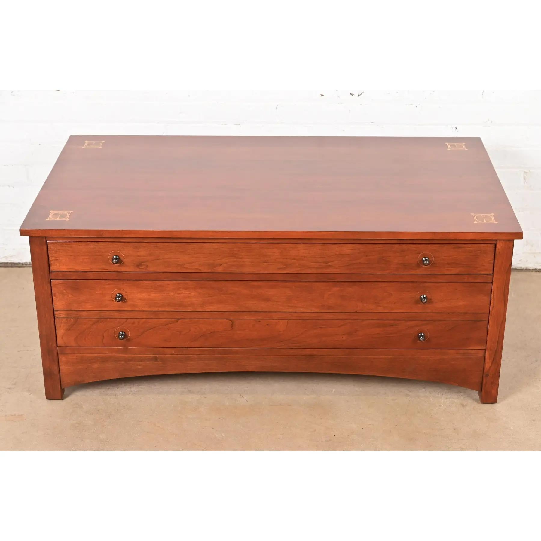 Arts and Crafts Table basse en bois de cerisier marqueté Stickley Harvey Ellis Collectional Arts & Crafts en vente