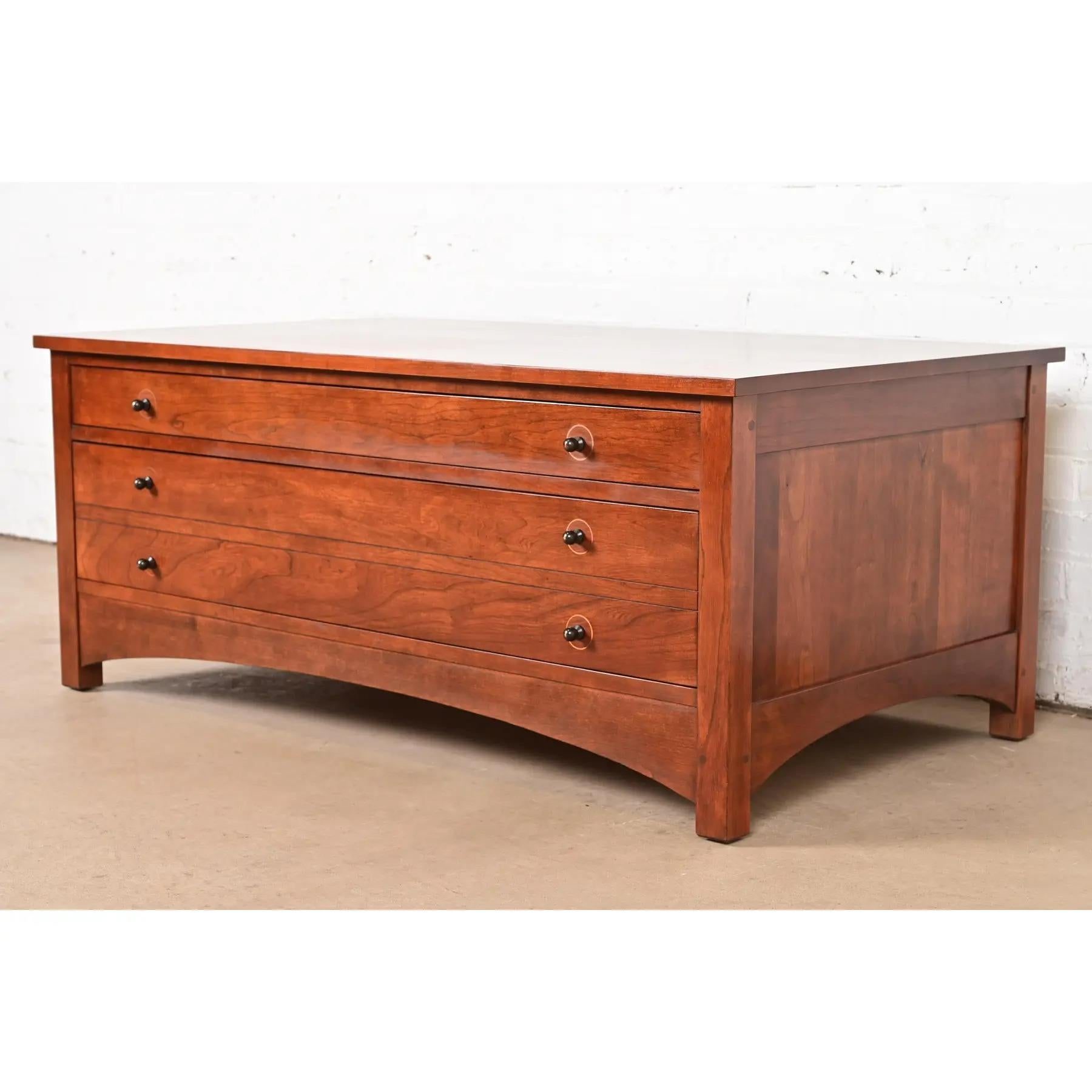 Table basse en bois de cerisier marqueté Stickley Harvey Ellis Collectional Arts & Crafts Bon état - En vente à South Bend, IN