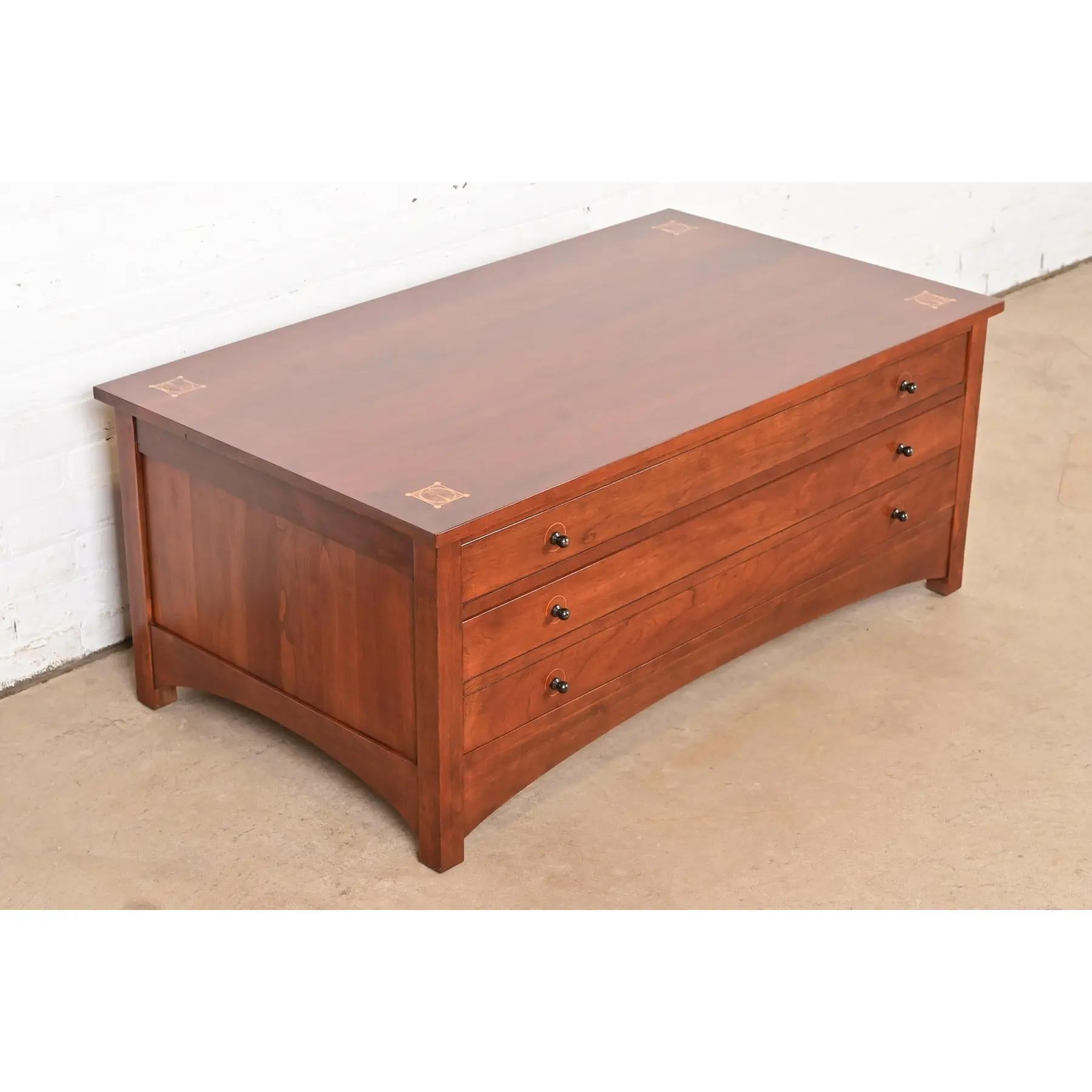 XXIe siècle et contemporain Table basse en bois de cerisier marqueté Stickley Harvey Ellis Collectional Arts & Crafts en vente