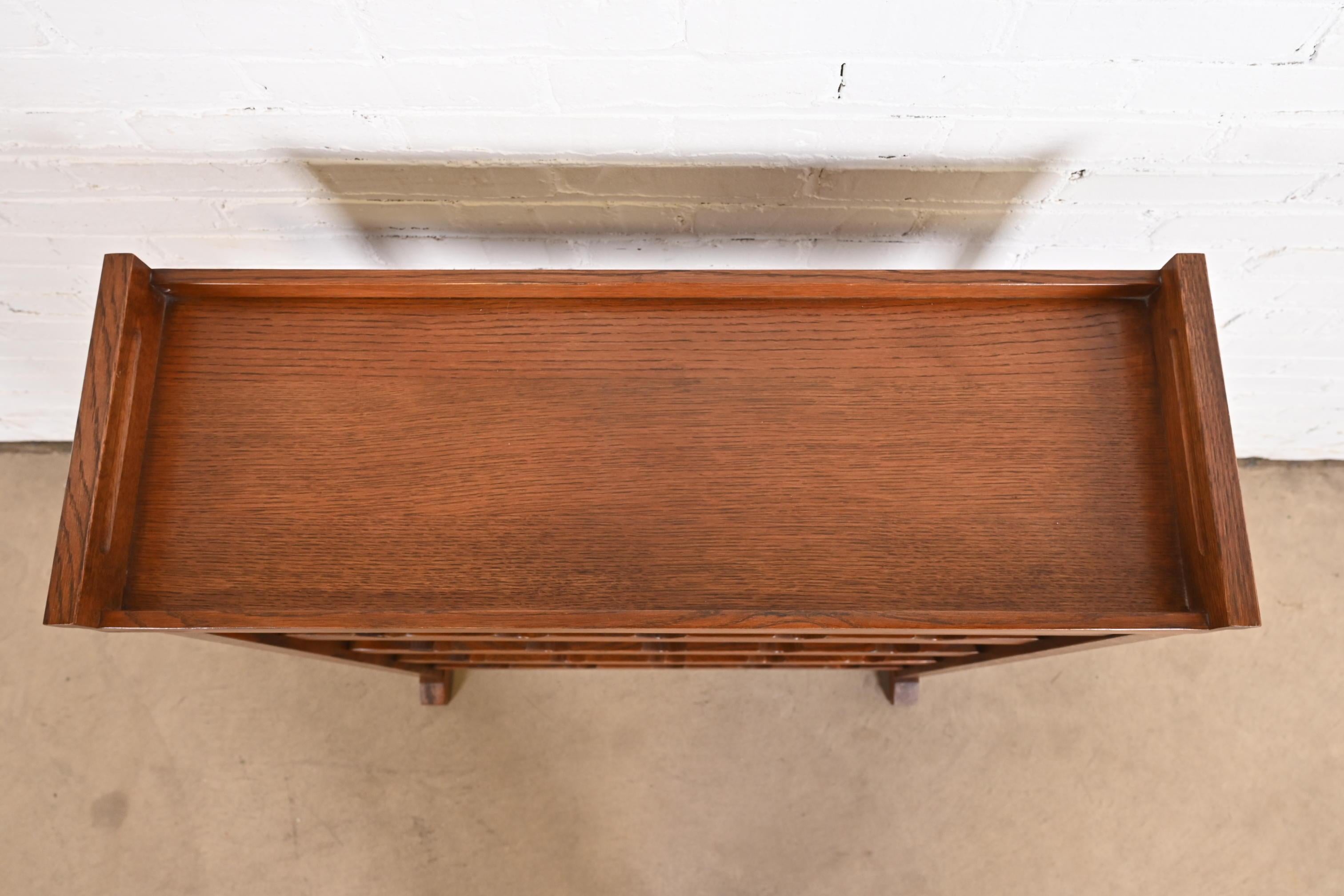 XXIe siècle et contemporain Porte-bouteilles de 20 bouteilles Stickley Harvey Ellis Collection Arts & Crafts marqueté de chêne en vente