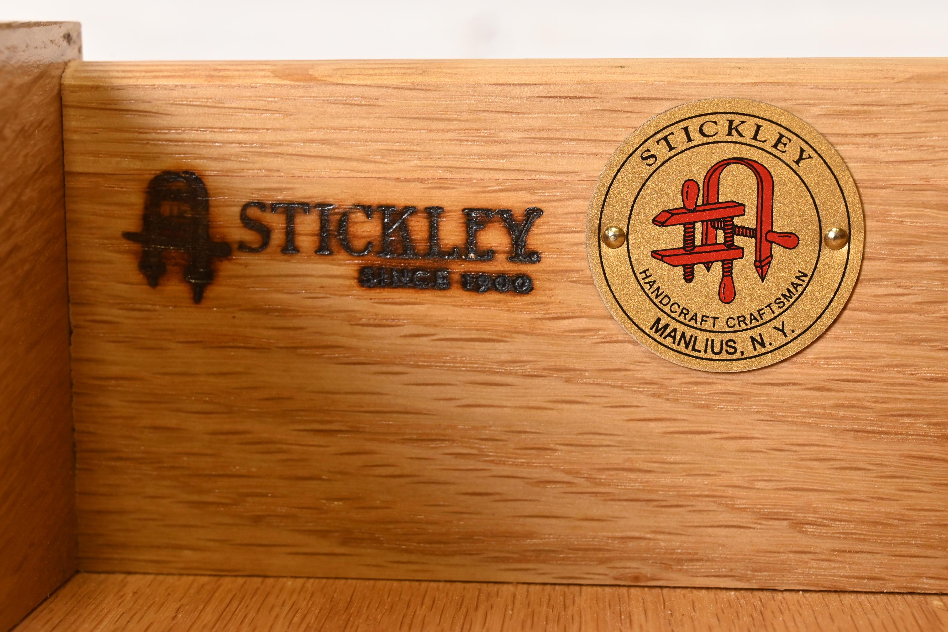 Stickley Harvey Ellis Collection'S Arts & Crafts Quercia Libreria illuminata a scomparsa in vendita 2