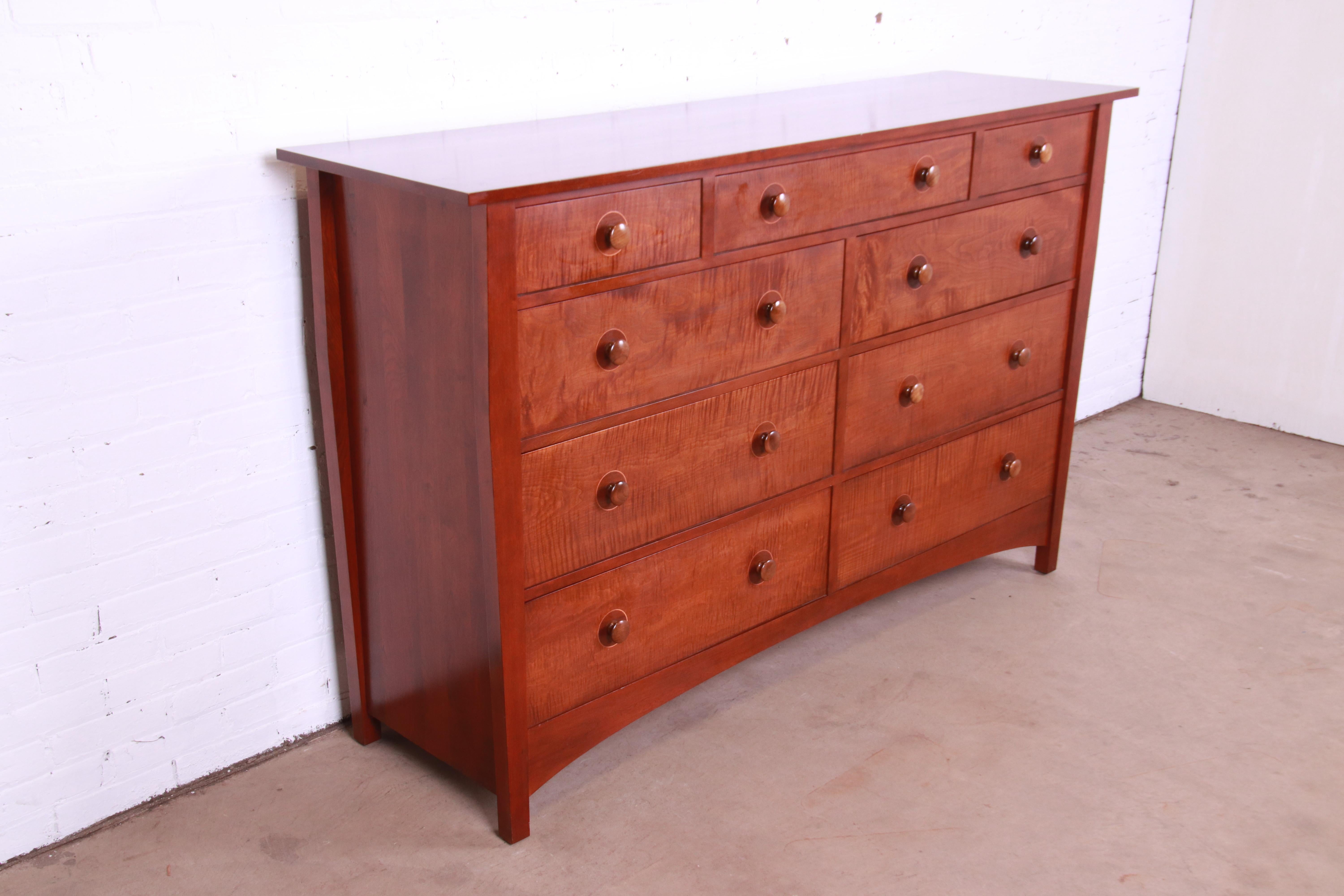 Stickley Harvey Ellis Collection Cherry Wood and Tiger Maple Dresser In Good Condition In South Bend, IN