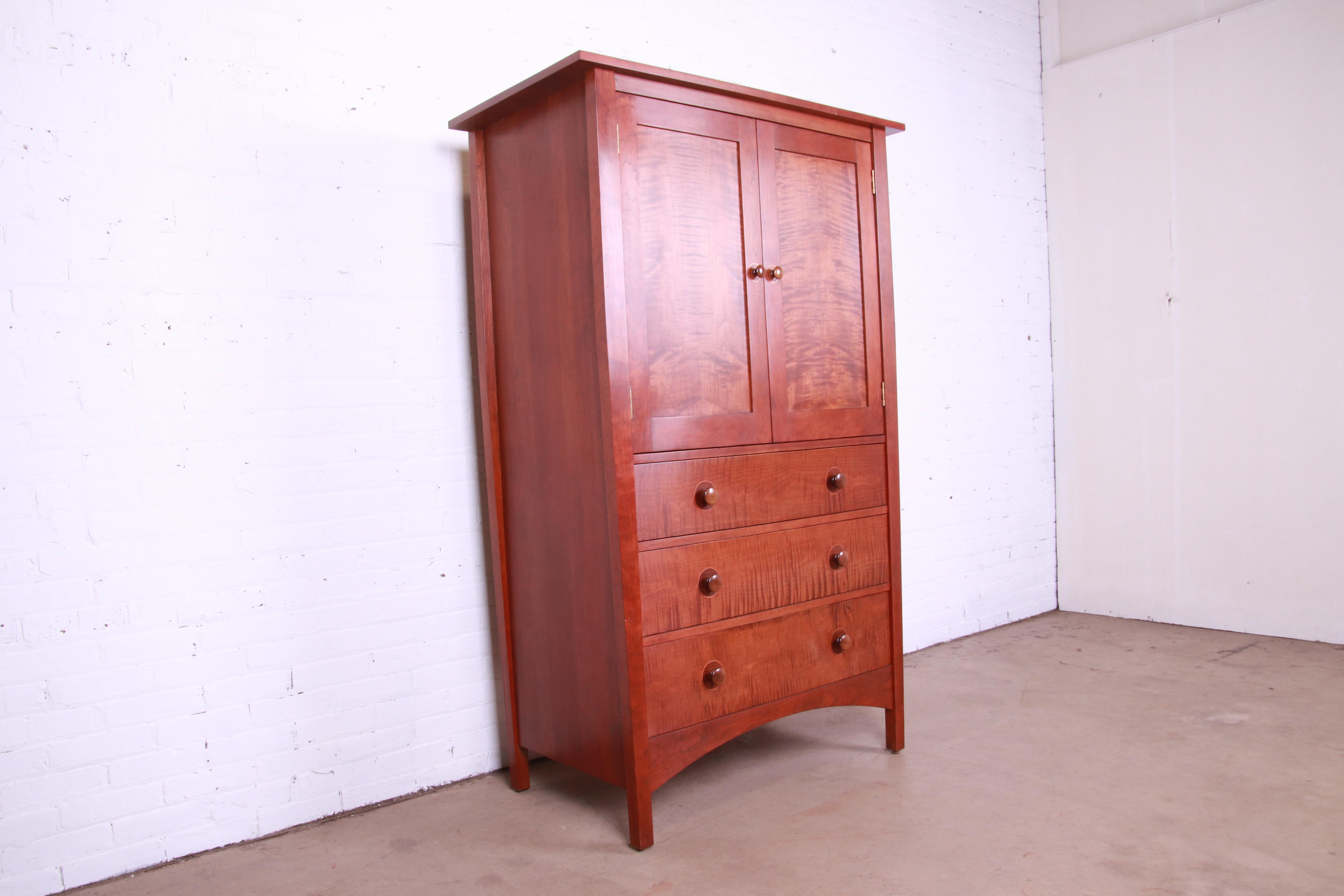 Stickley Harvey Ellis Collection Cherry Wood and Tiger Maple Gentleman's Chest In Good Condition In South Bend, IN
