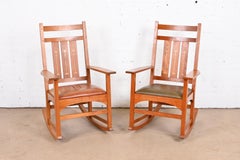 Stickley Harvey Ellis Kollektion Arts & Crafts Schaukelstühle aus Kirschbaumholz mit Intarsien