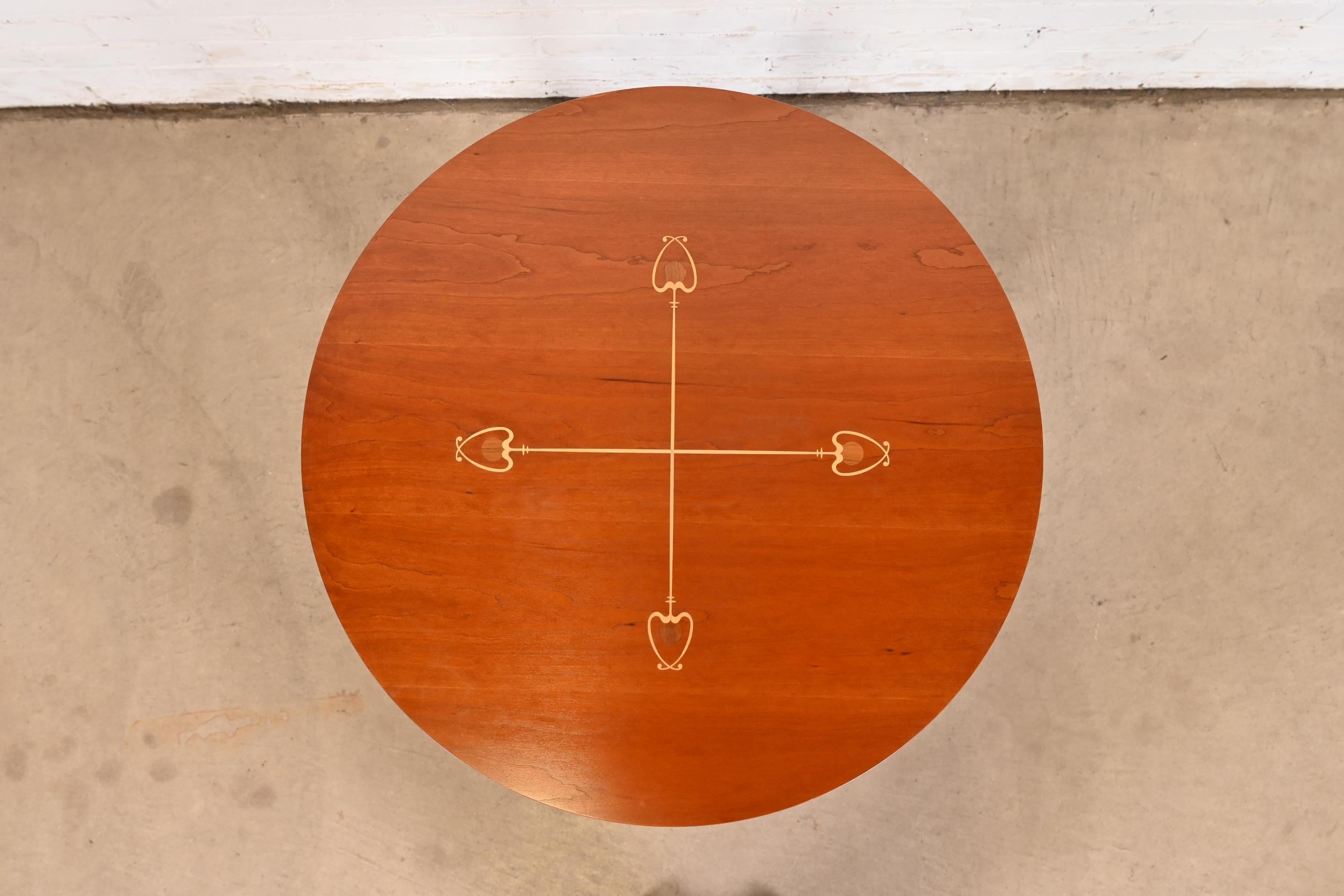 Stickley Harvey Ellis Kollektion Arts & Crafts Beistelltisch aus Kirschholz mit Intarsien aus Kirschbaumholz (Kirsche) im Angebot