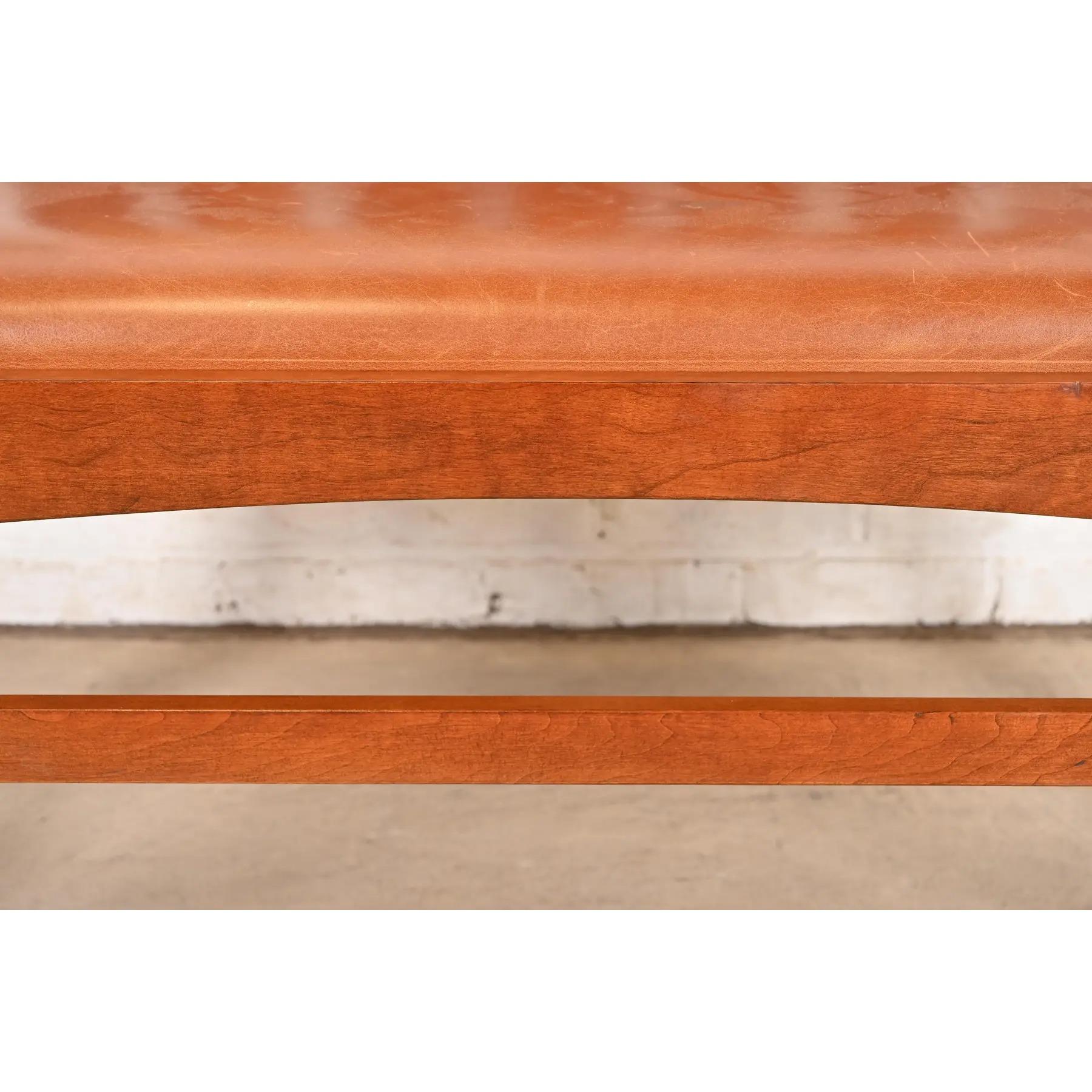 Banc ou canapé en bois de cerisier marqueté de la Collection S Ellis en vente 3
