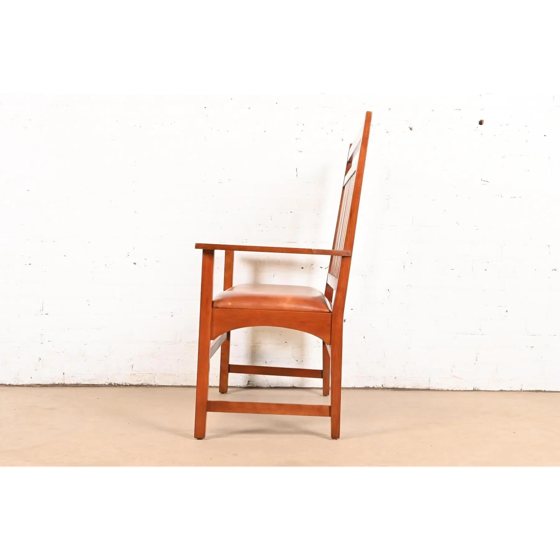 Banc ou canapé en bois de cerisier marqueté de la Collection S Ellis en vente 4
