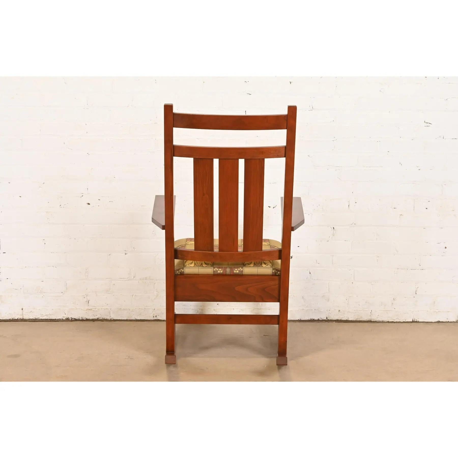 Stickley Harvey Ellis Collection Mission Arts & Crafts Cherry Wood Schaukelstuhl im Angebot 6