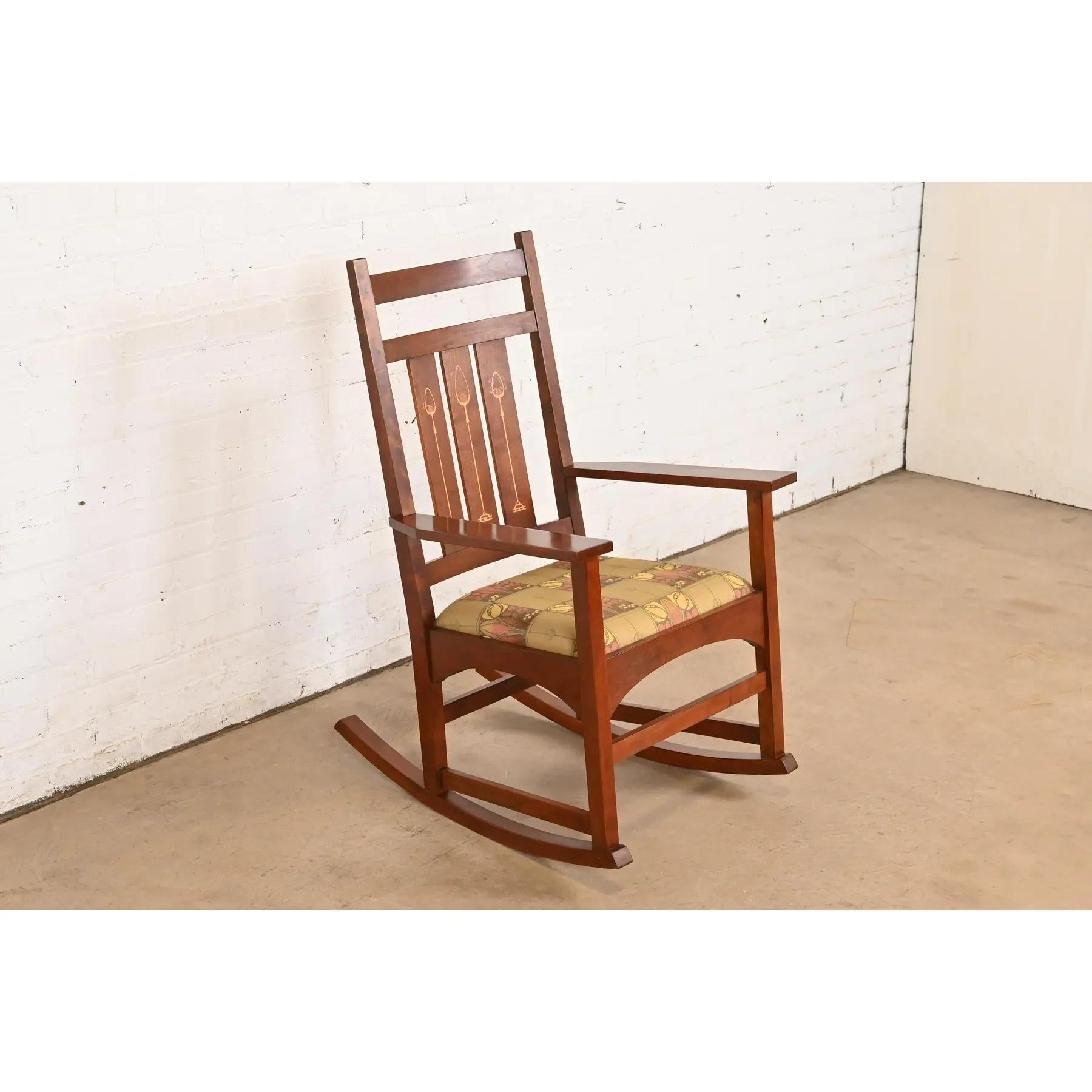 Ein prächtiger Schaukelstuhl im Mission- oder Arts & Crafts-Stil

Von L.G. & J.G. Stickley, 