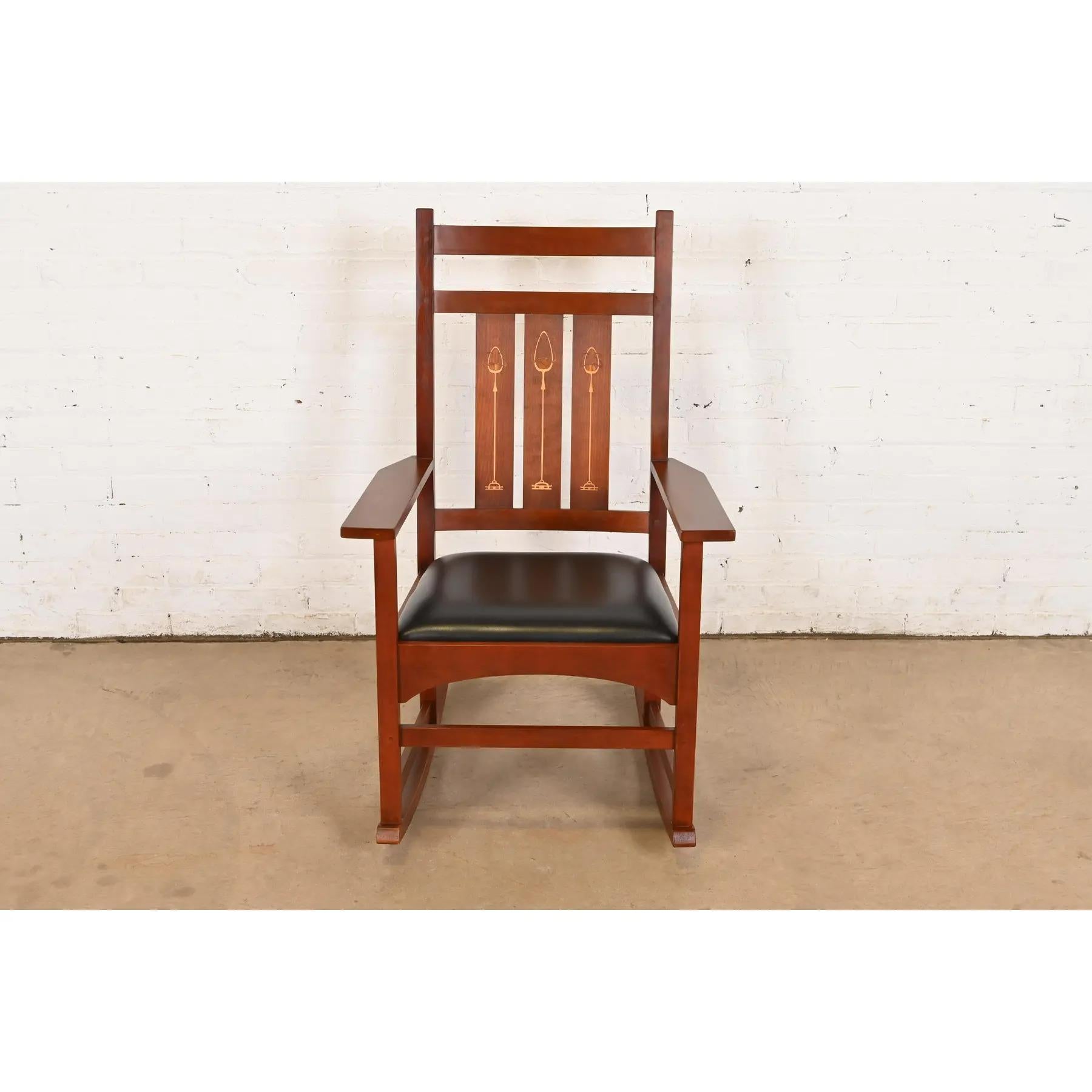 Americano Sedia a dondolo in legno di ciliegio della collezione Harvey Ellis Mission Arts & Crafts di Stickley in vendita